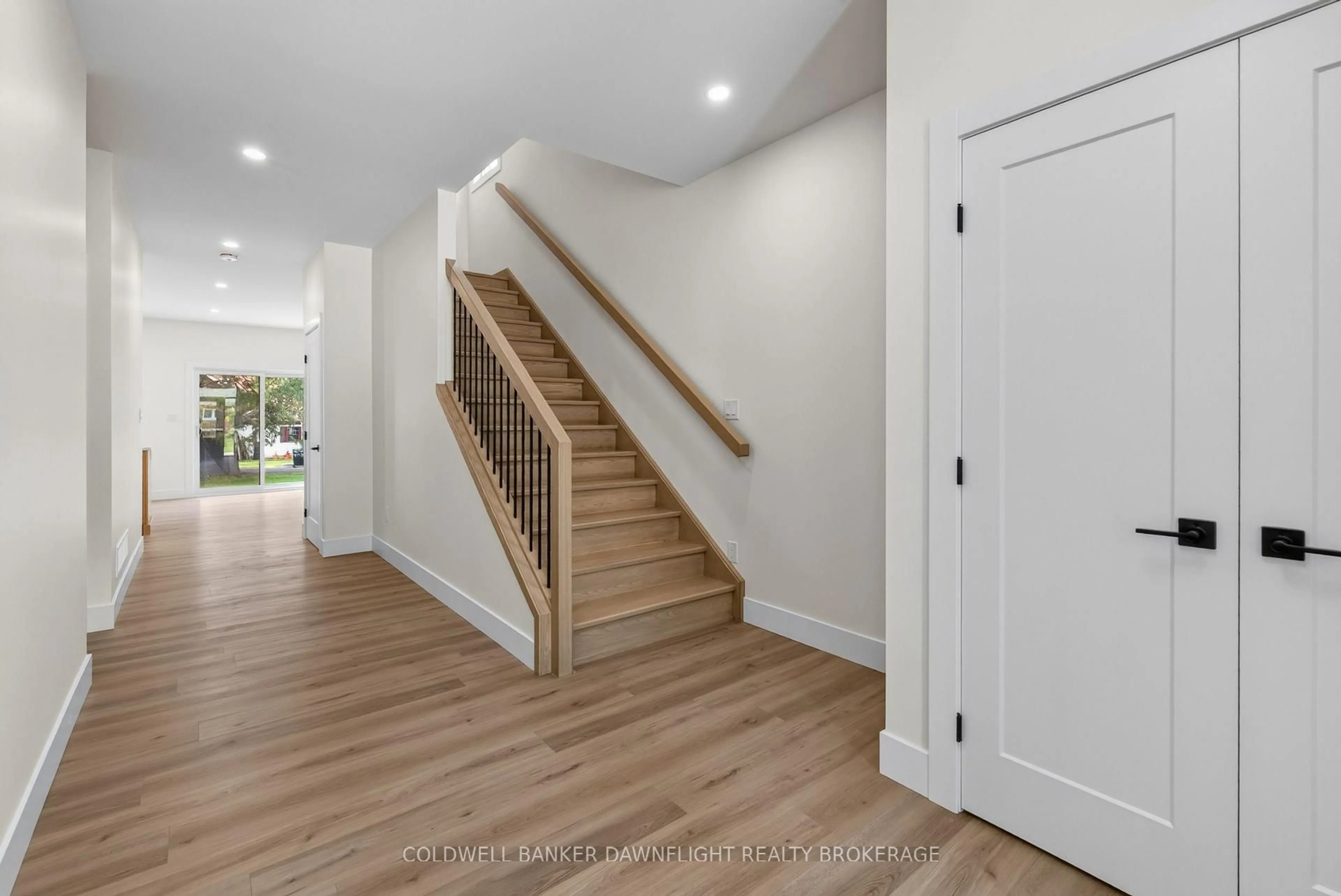 Indoor entryway for 117 James St, North Middlesex Ontario N0M 1A0