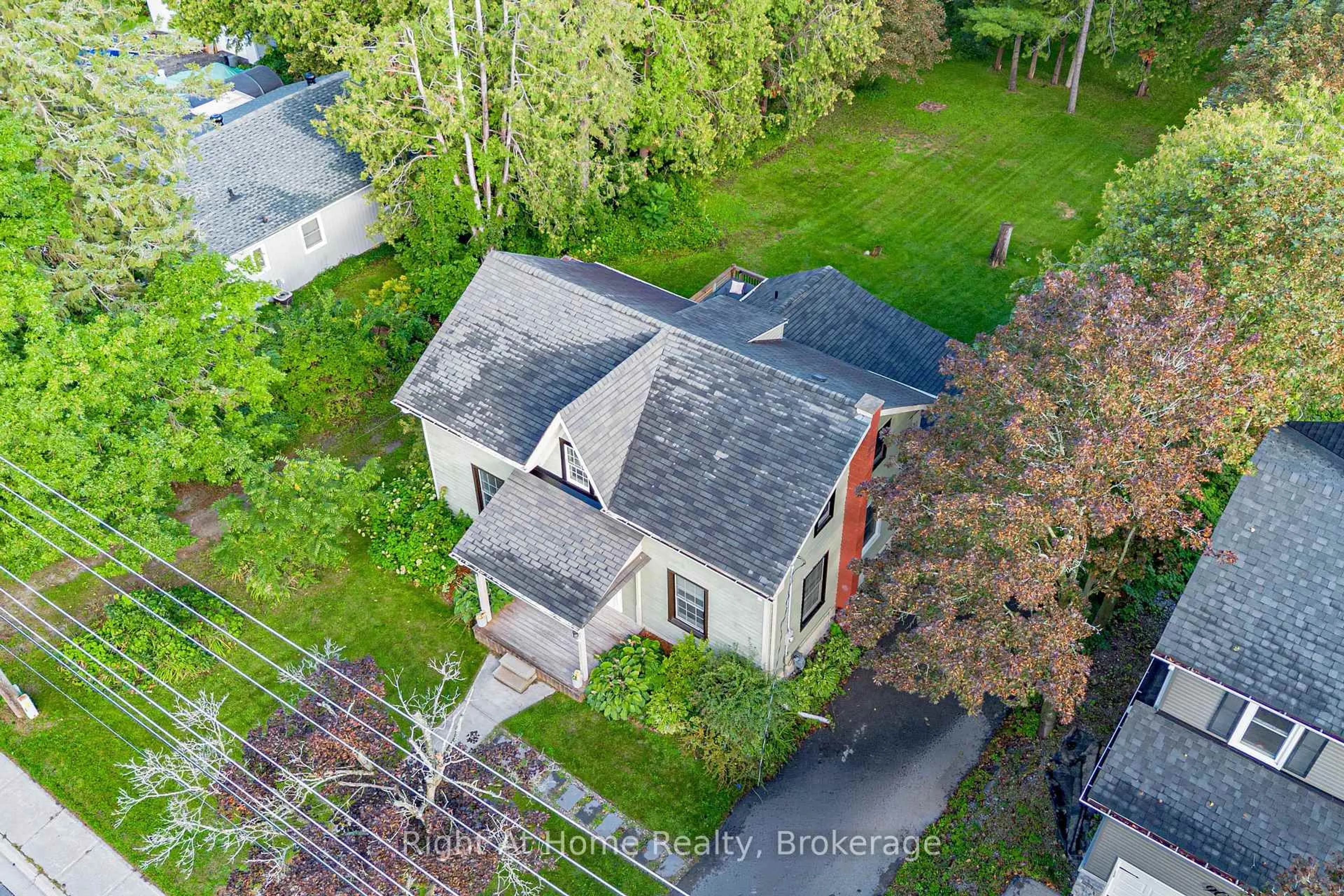 A pic from outside/outdoor area/front of a property/back of a property/a pic from drone, building for 88 King St, Cavan Monaghan Ontario L0A 1G0