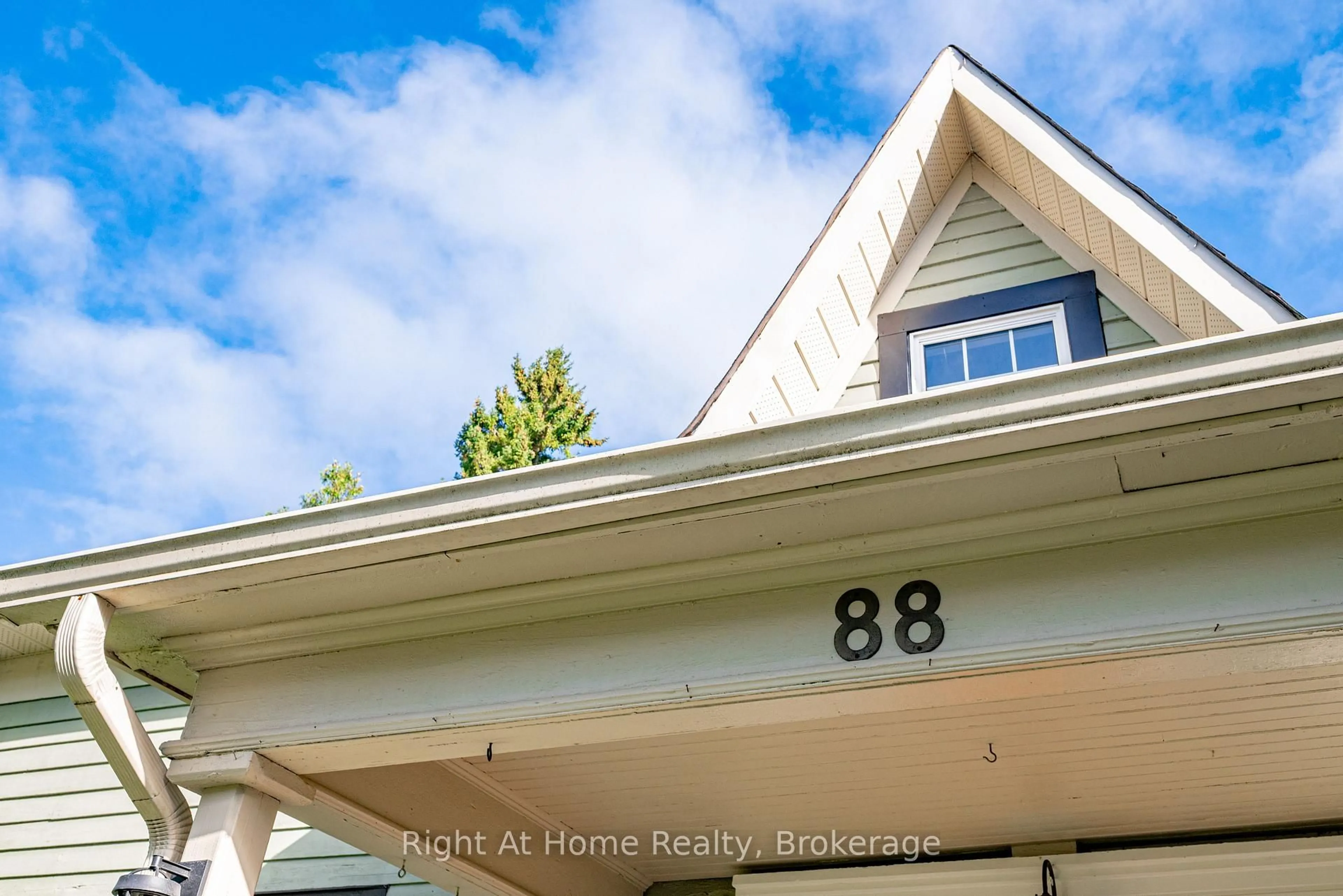 Home with vinyl exterior material, street for 88 King St, Cavan Monaghan Ontario L0A 1G0