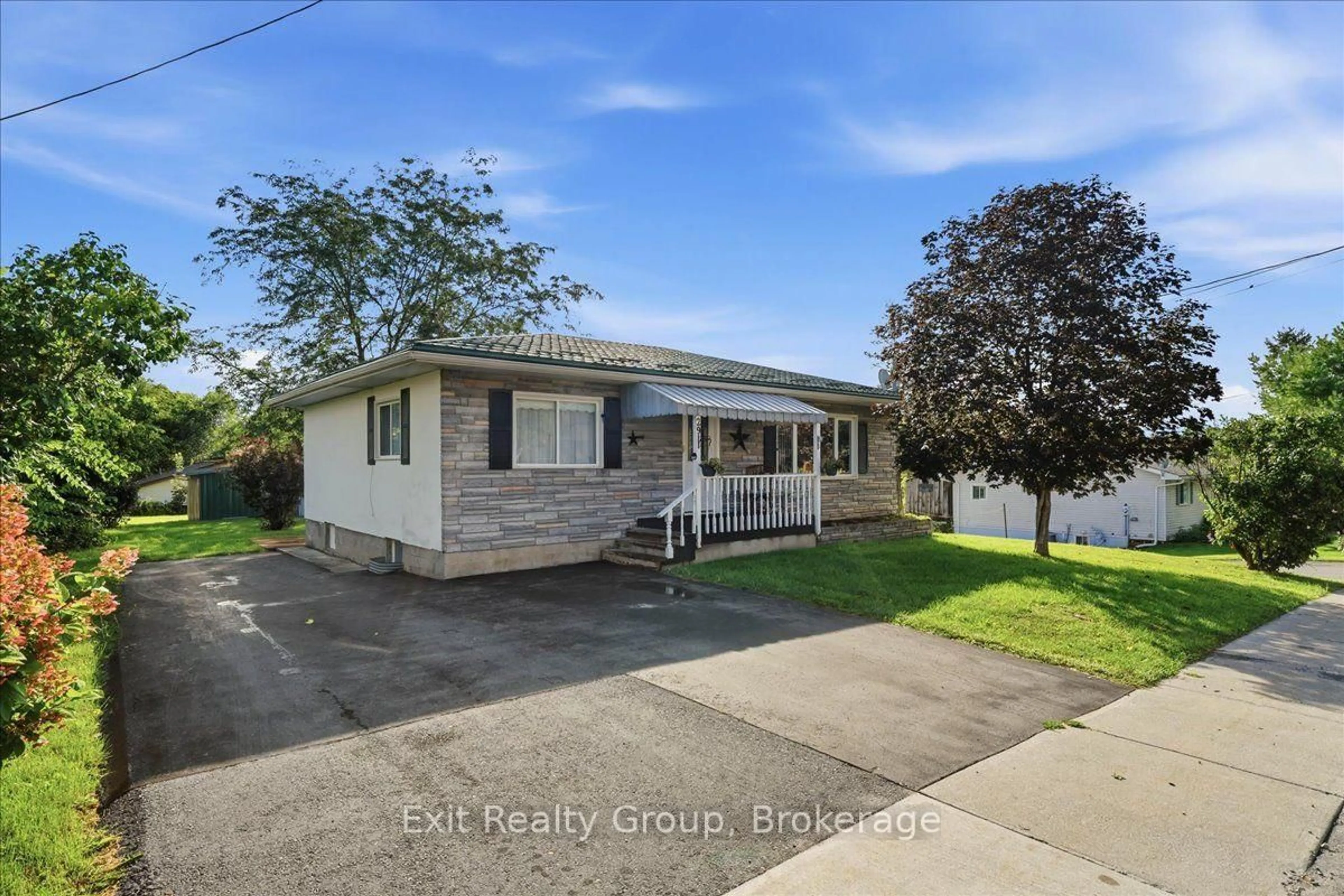 A pic from outside/outdoor area/front of a property/back of a property/a pic from drone, street for 29 Emma St, Stirling Ontario K0K 3E0