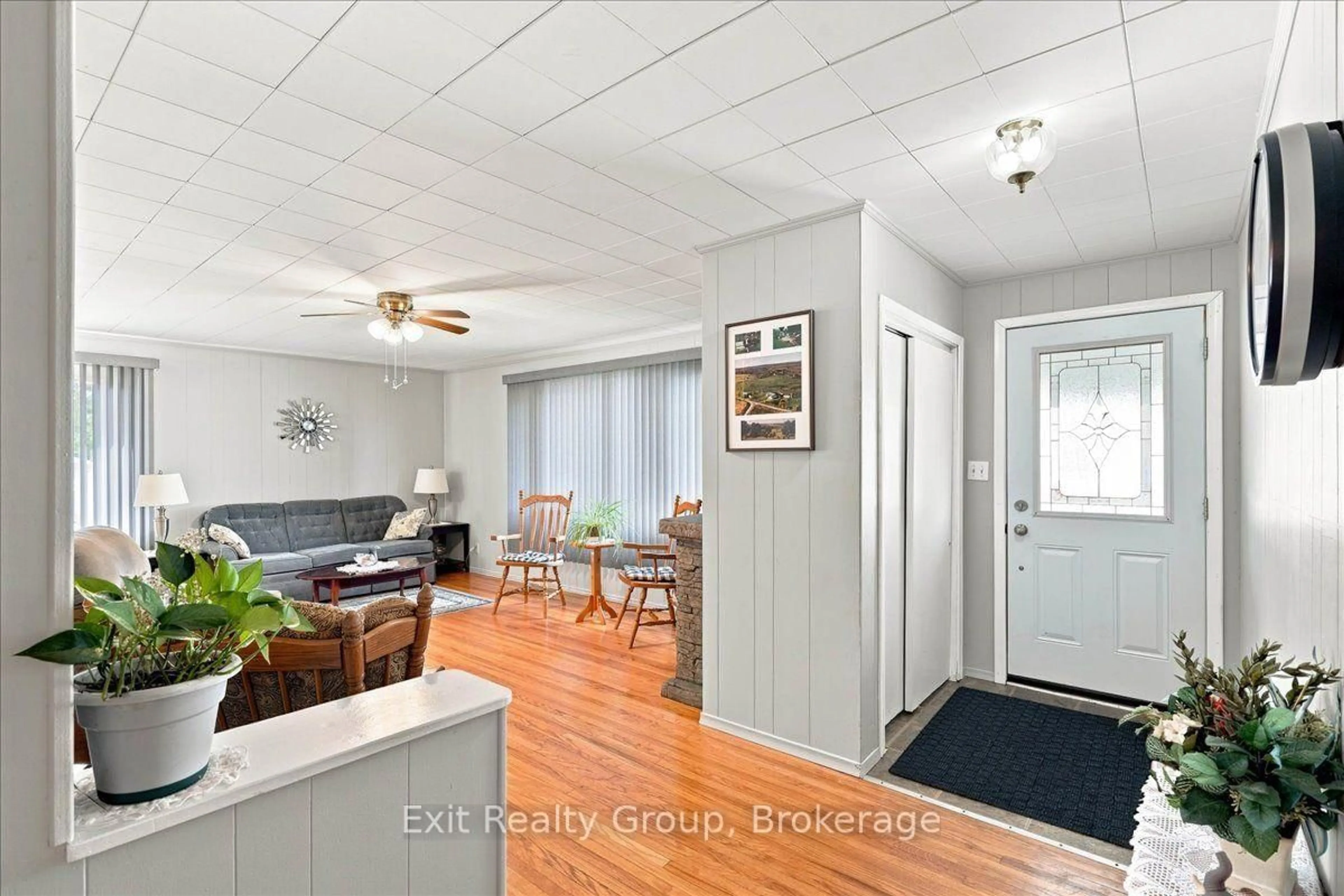 Indoor entryway for 29 Emma St, Stirling Ontario K0K 3E0