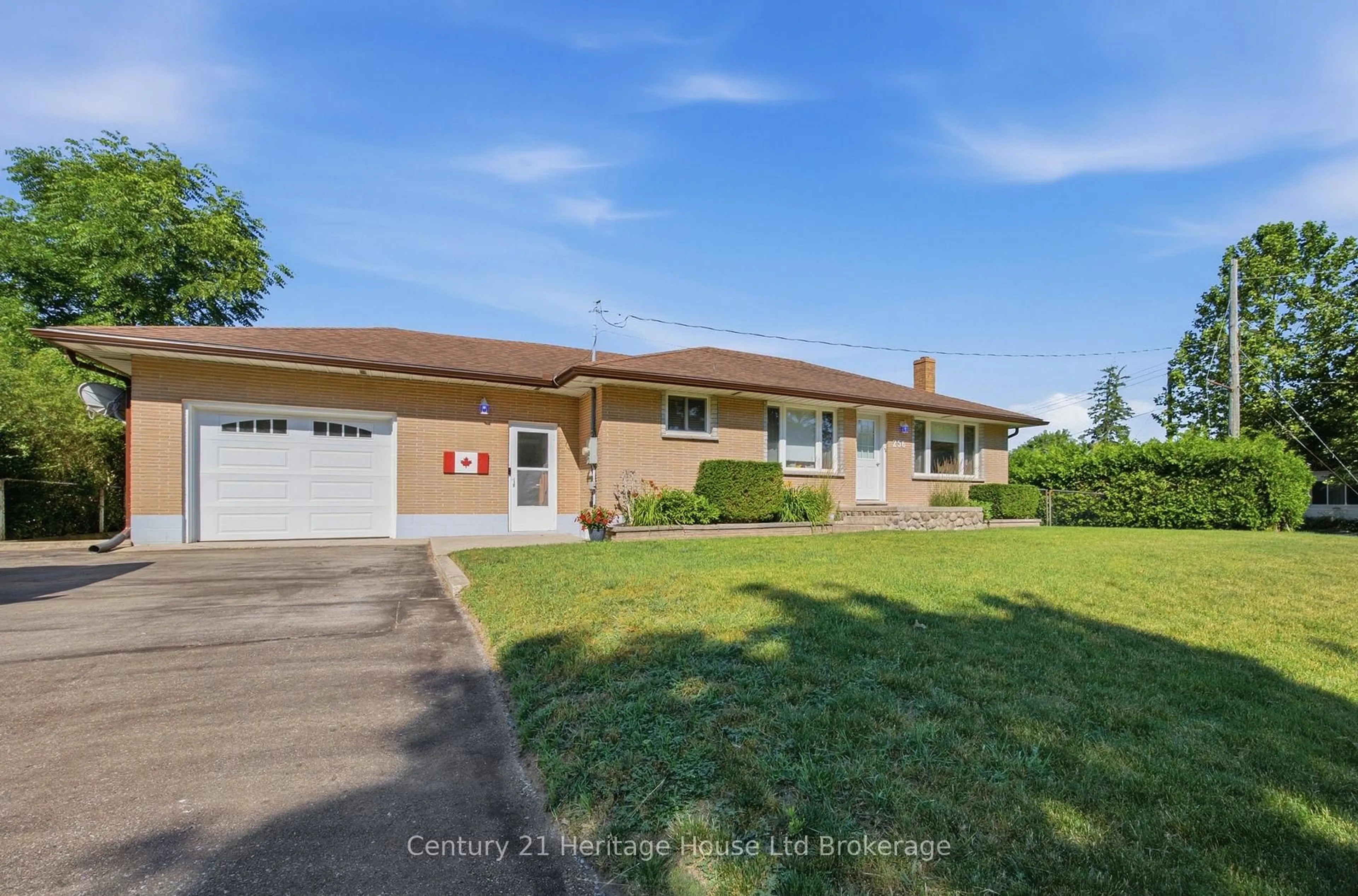 A pic from outside/outdoor area/front of a property/back of a property/a pic from drone, street for 256 Markwell St, Norfolk Ontario N4B 2R2