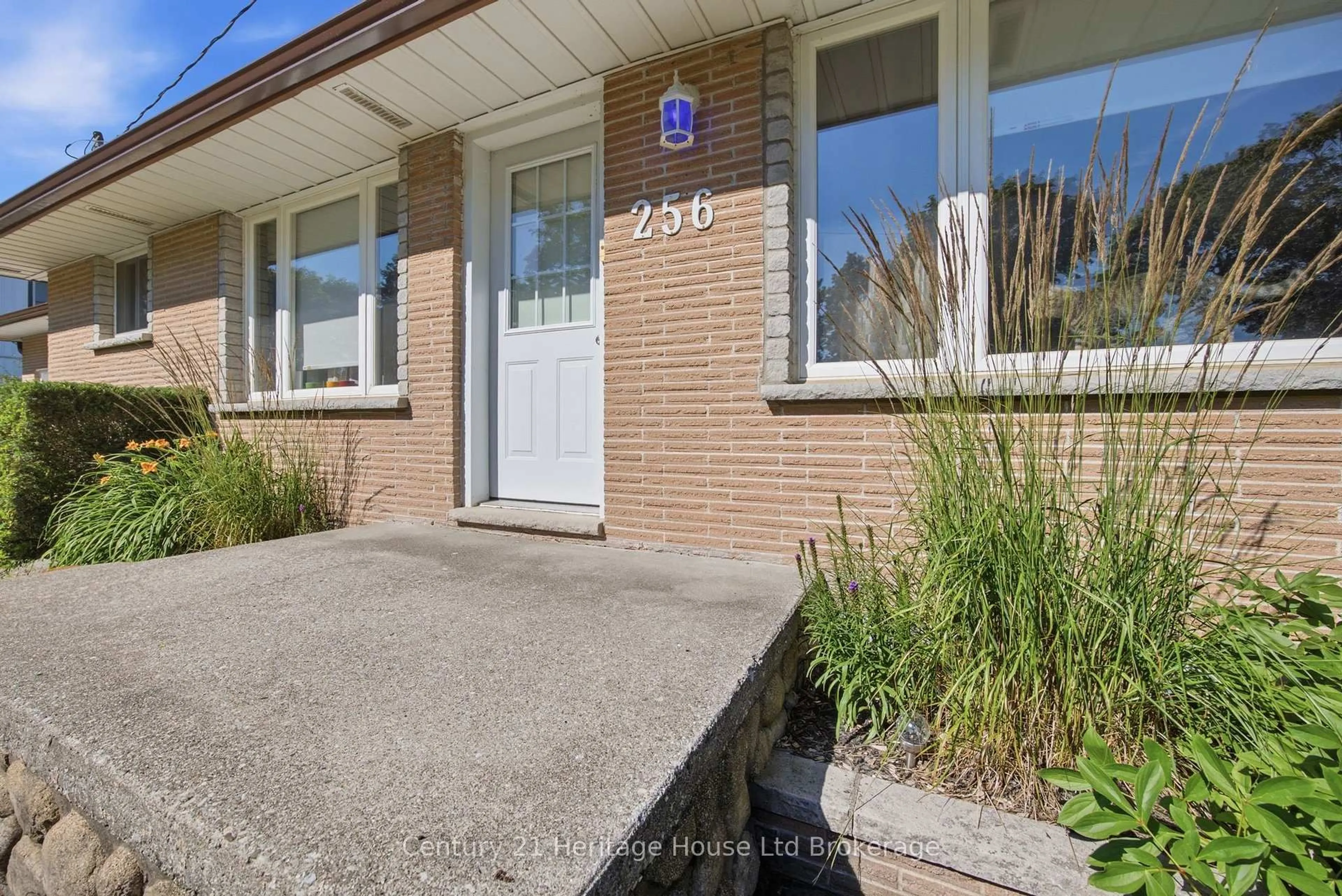 Unknown for 256 Markwell St, Norfolk Ontario N4B 2R2