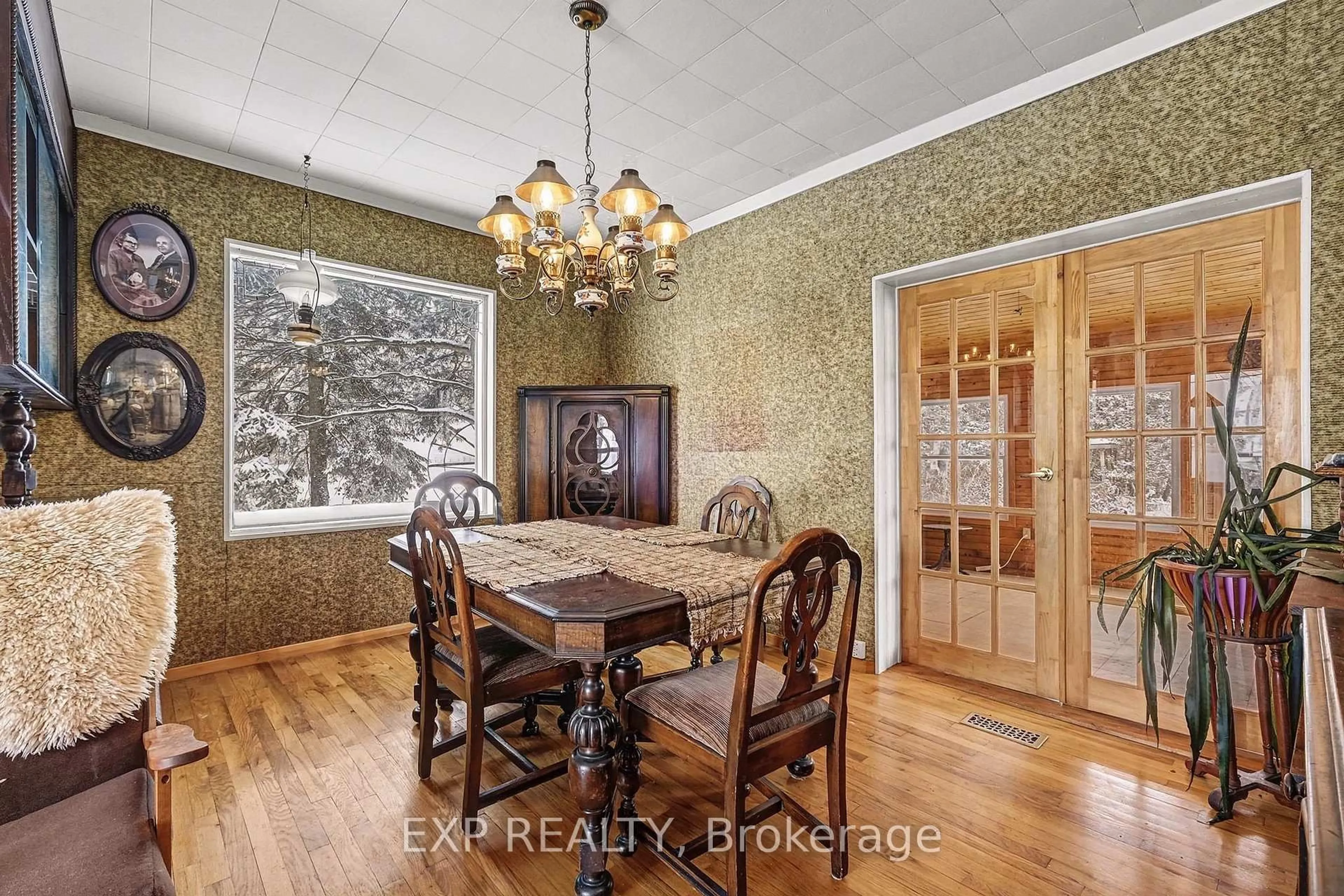 Dining room, unknown for 531 Route 400 Rte, Russell Ontario K4R 1E5