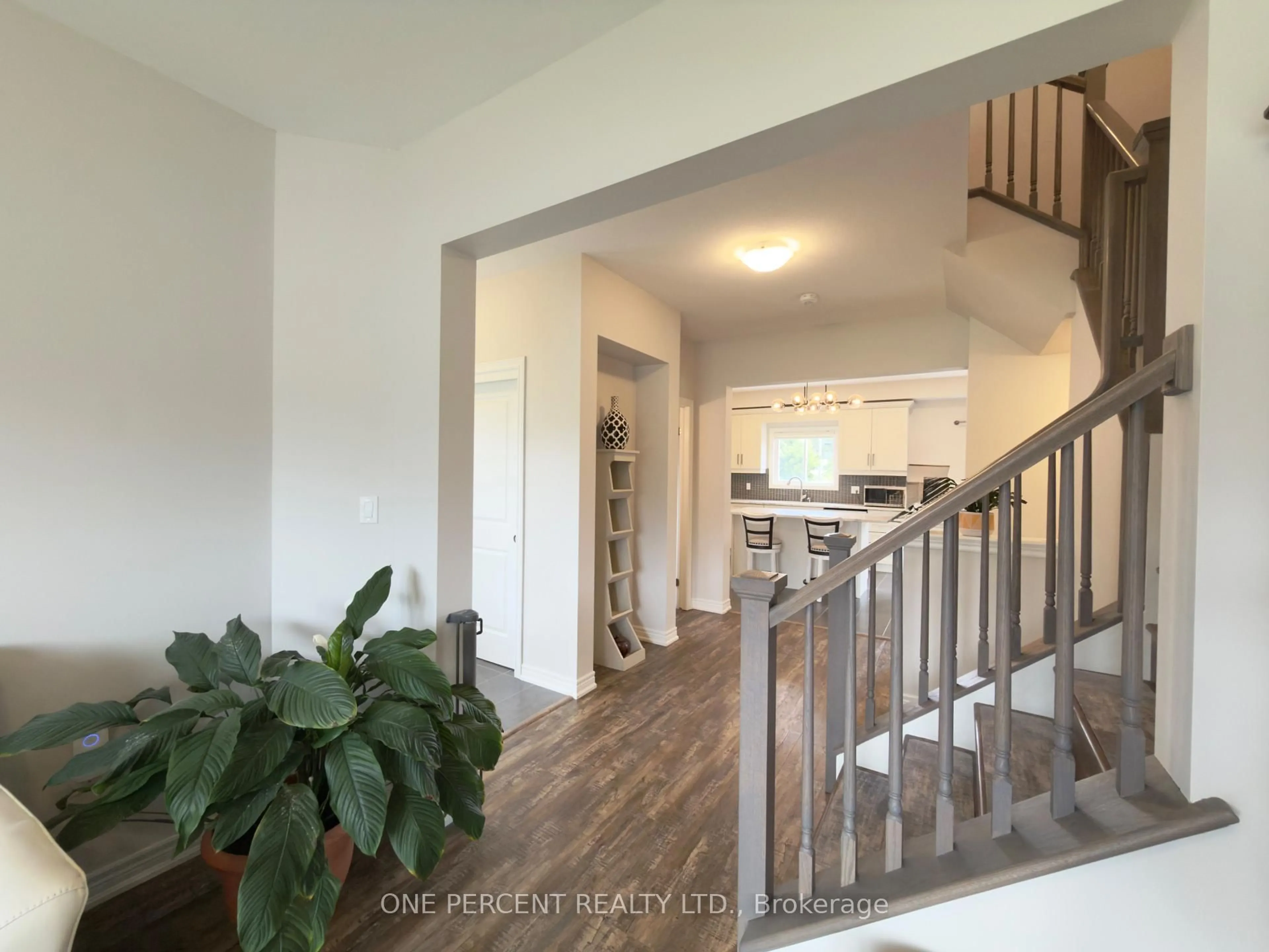 Indoor entryway for 3606 Carolinia Crt, Fort Erie Ontario L0S 1N0
