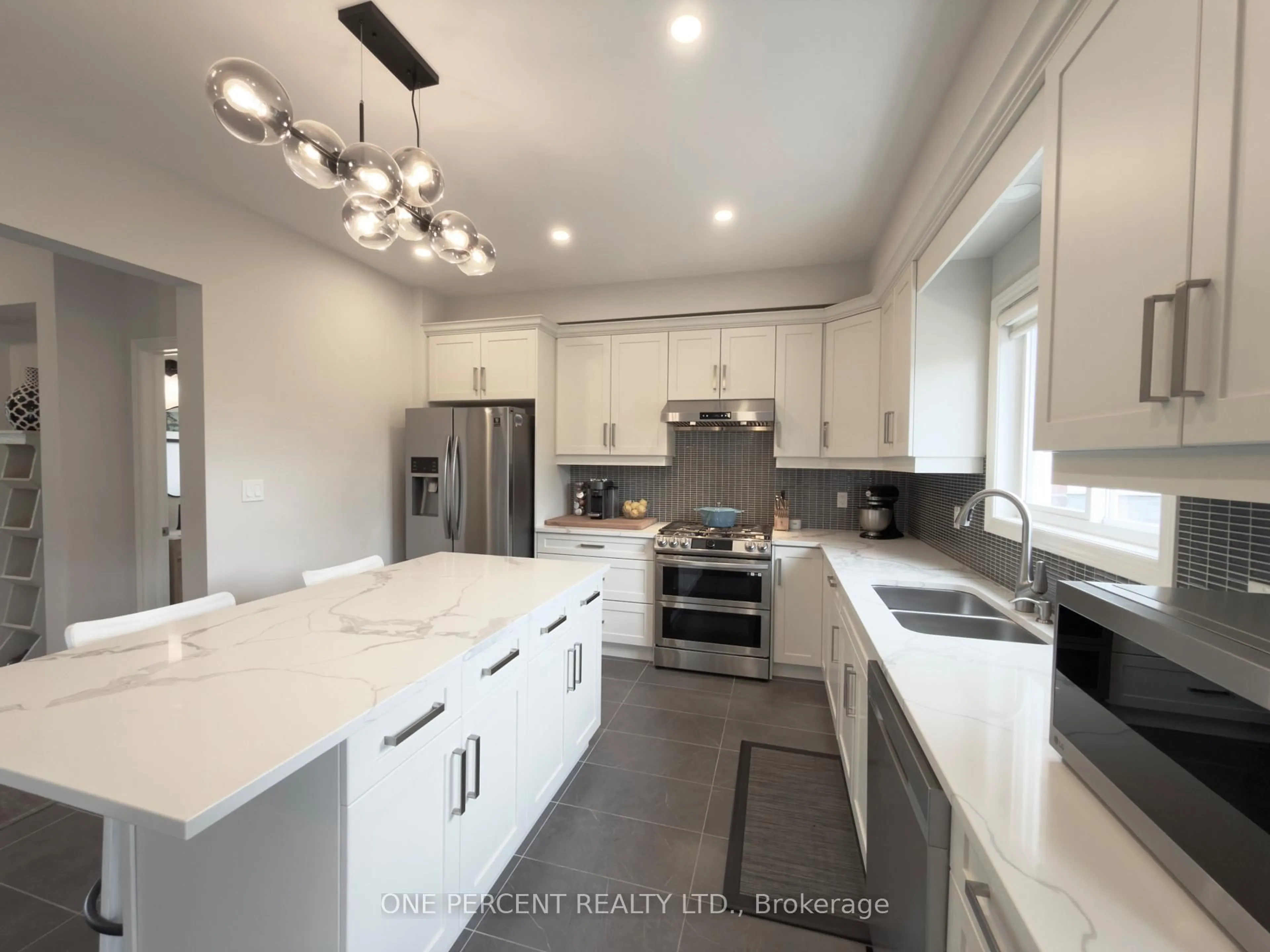Contemporary kitchen, ceramic/tile floor for 3606 Carolinia Crt, Fort Erie Ontario L0S 1N0