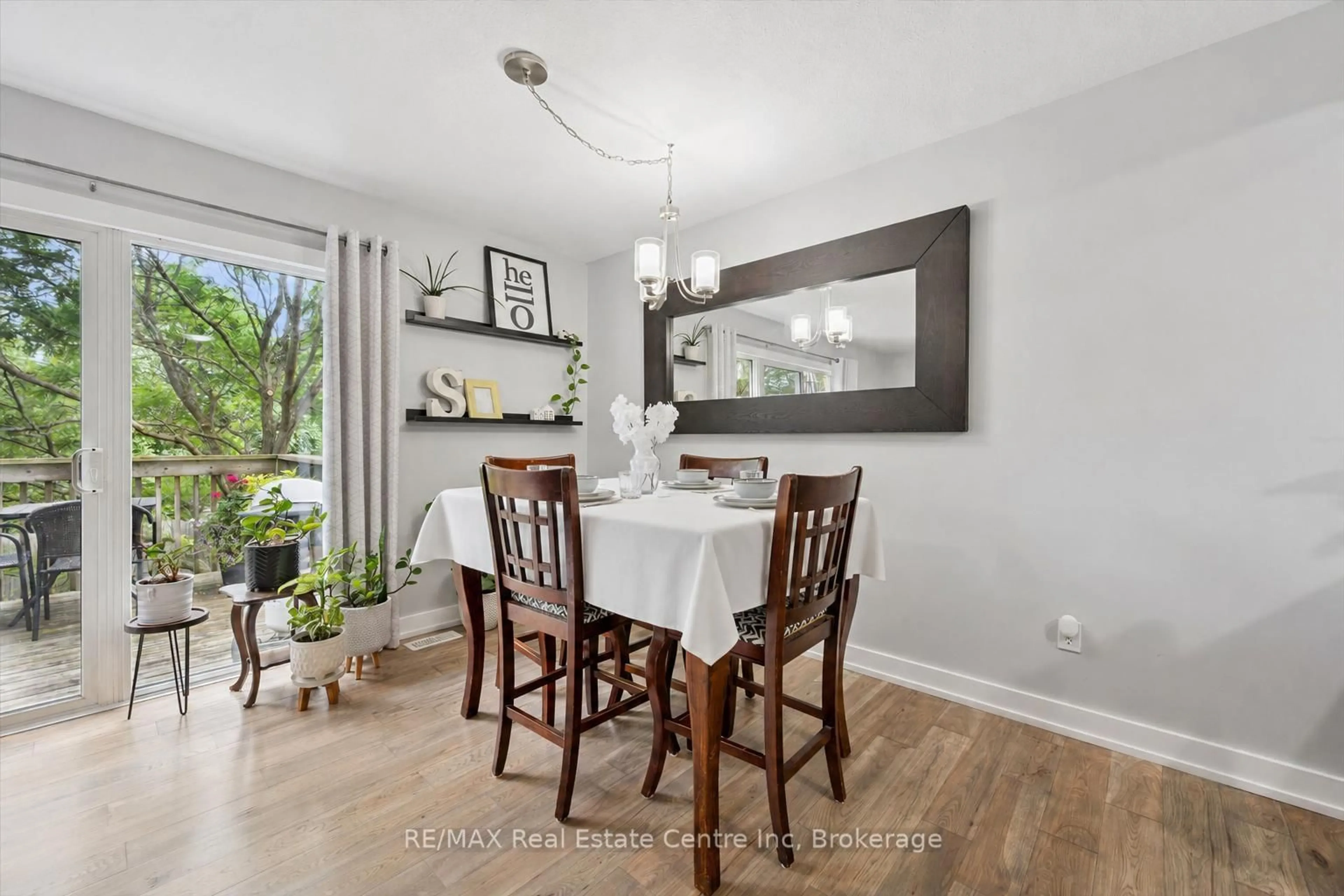 Dining room, unknown for 31 SCHRODER Cres #21, Guelph Ontario N1E 7M6