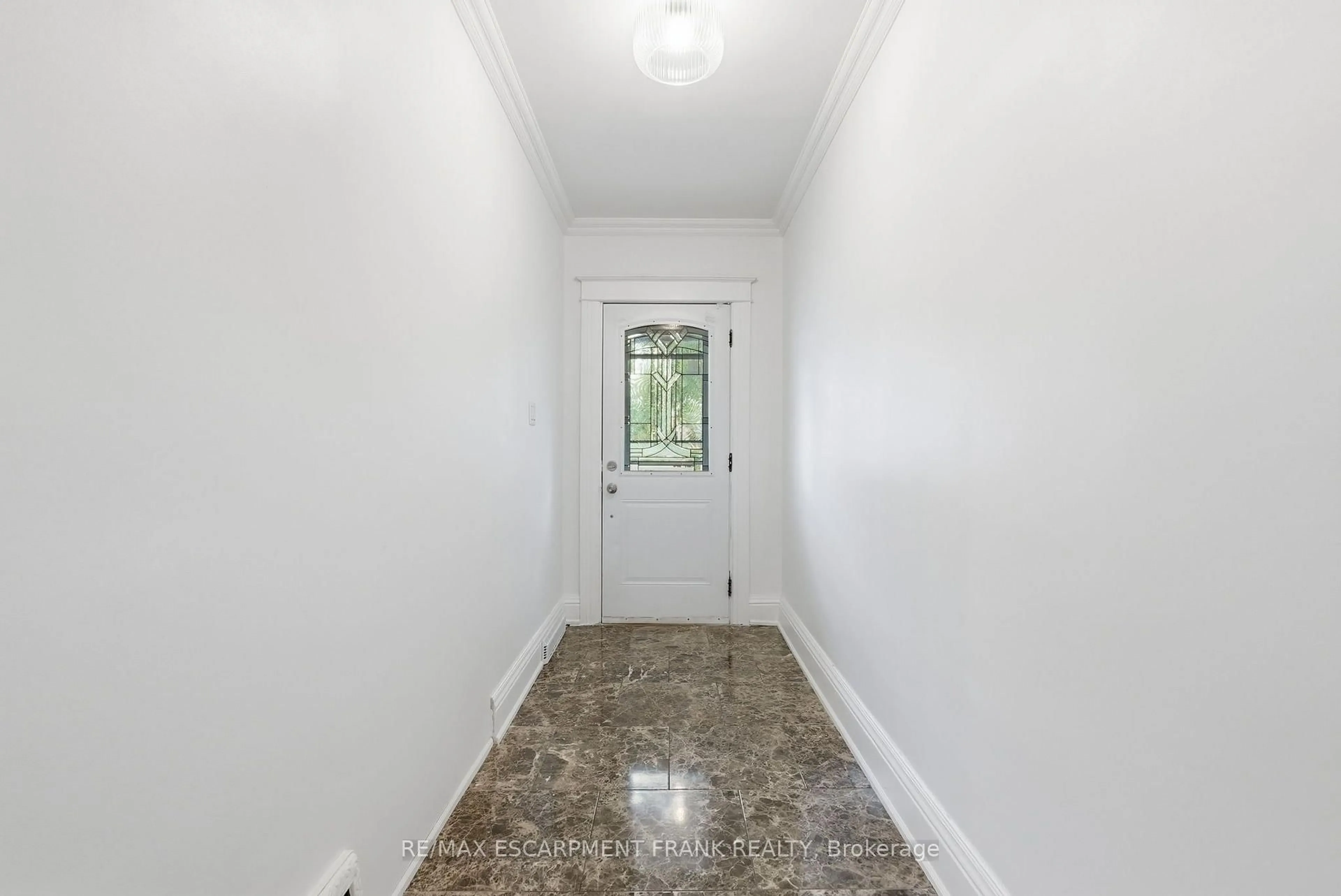 Indoor entryway for 78 BEECHWOOD Ave, Hamilton Ontario L8L 2S6