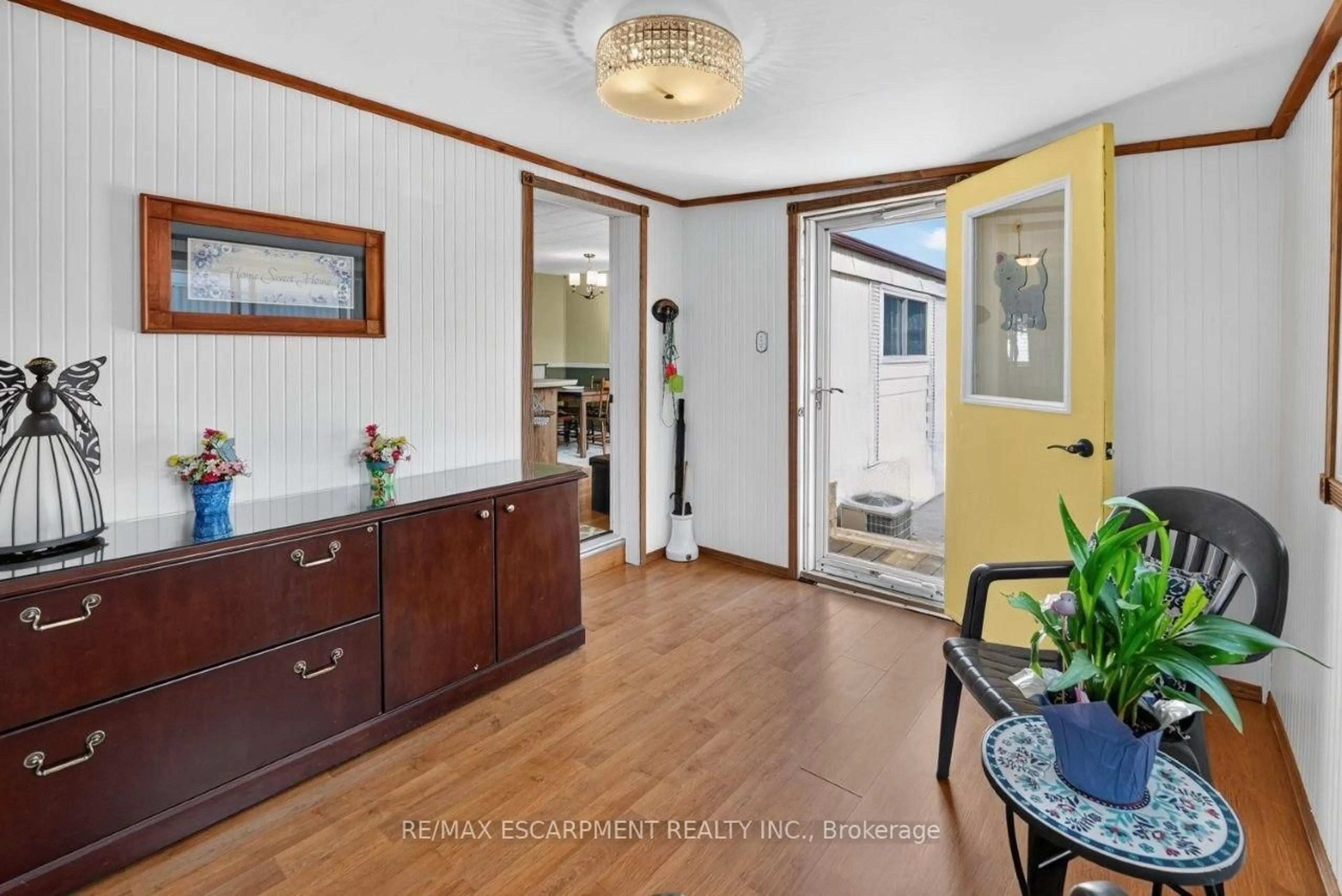 Indoor entryway for 4586 Mary Lane, Lincoln Ontario L3J 0W1