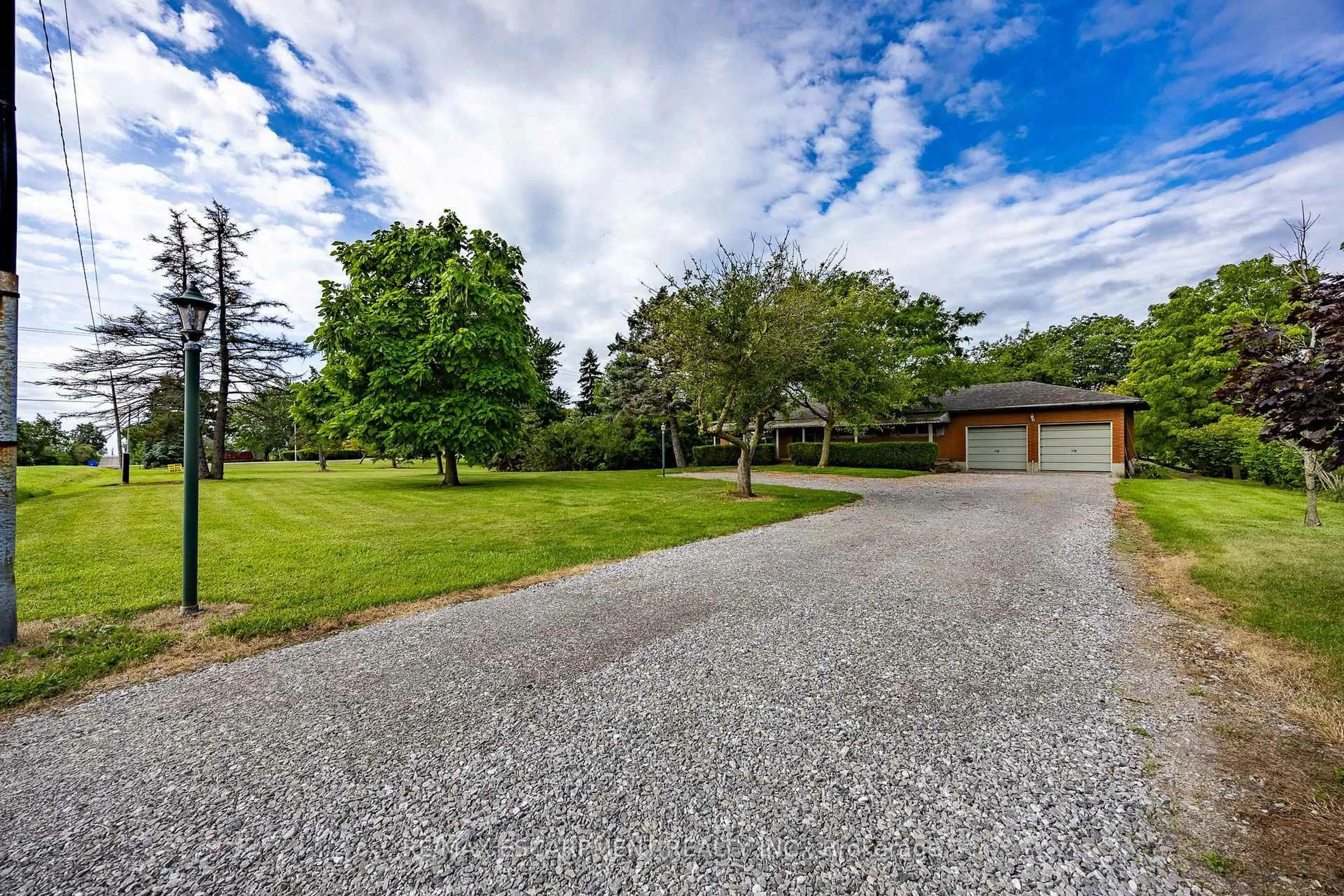 A pic from outside/outdoor area/front of a property/back of a property/a pic from drone, street for 107 Erie St, Haldimand Ontario N0A 1L0