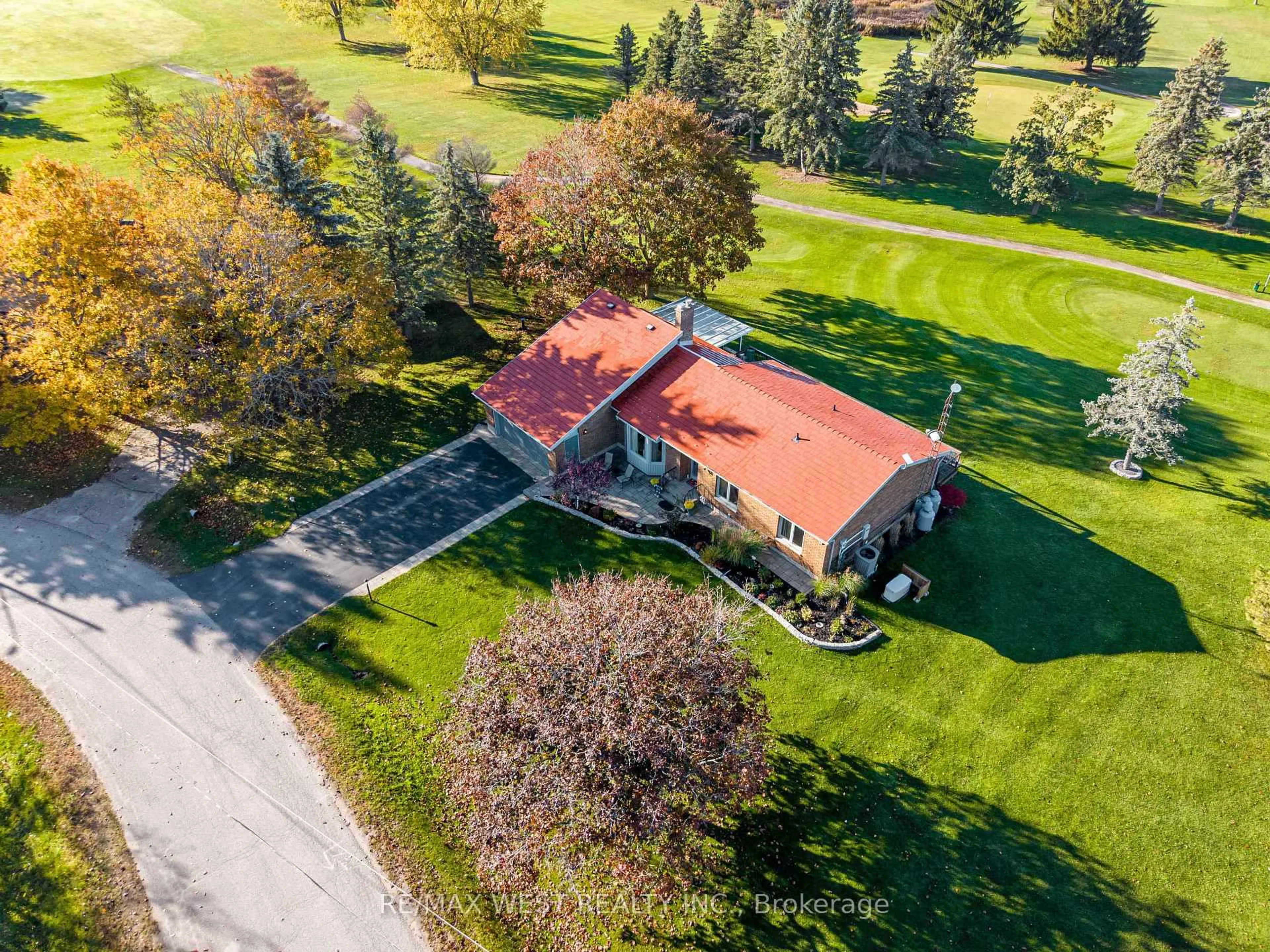 A pic from outside/outdoor area/front of a property/back of a property/a pic from drone, street for 2776 Dalewood Crt, Hamilton Township Ontario K9A 0V8