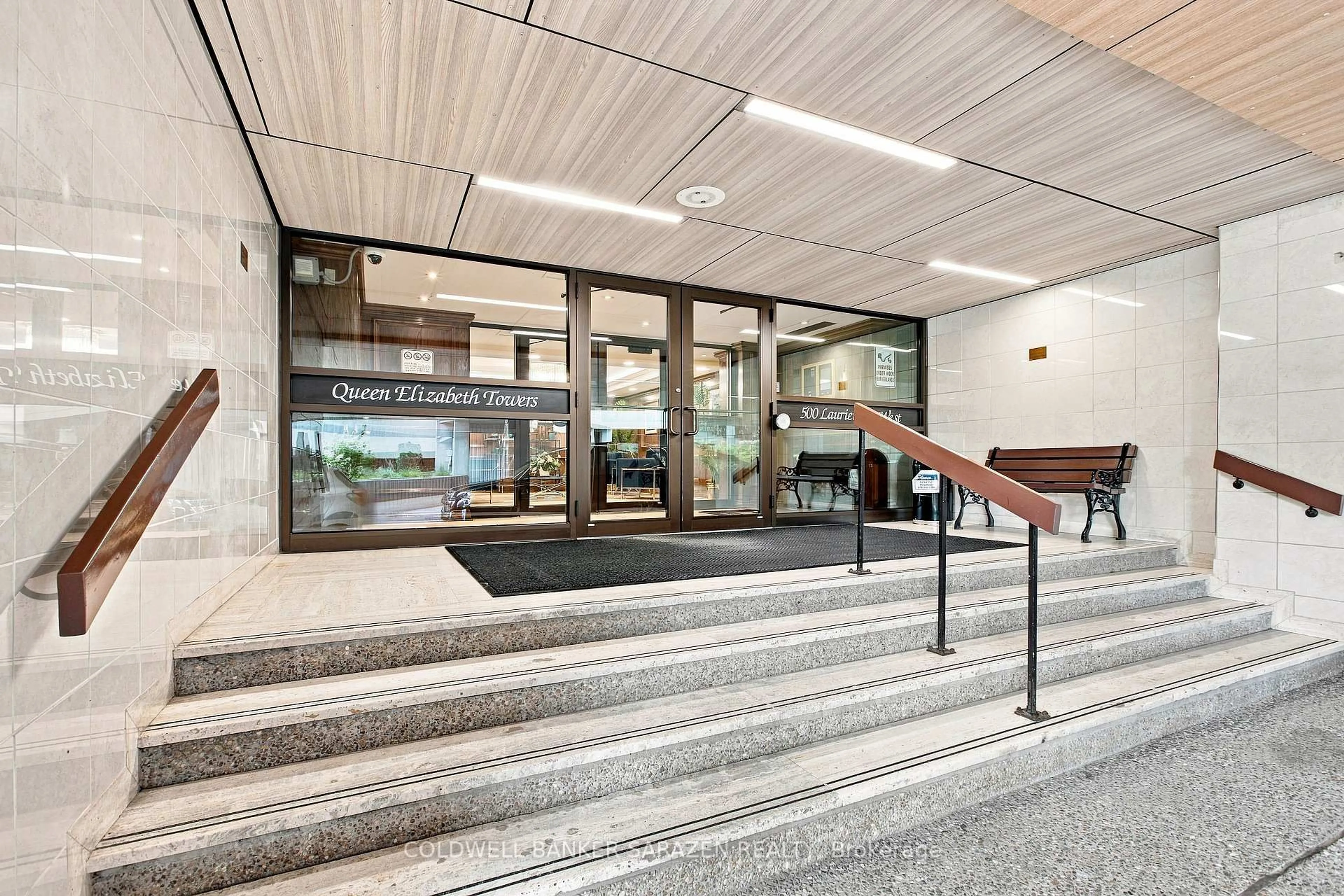 Indoor foyer for 500 Laurier Ave #2706, Ottawa Ontario K1R 5E1