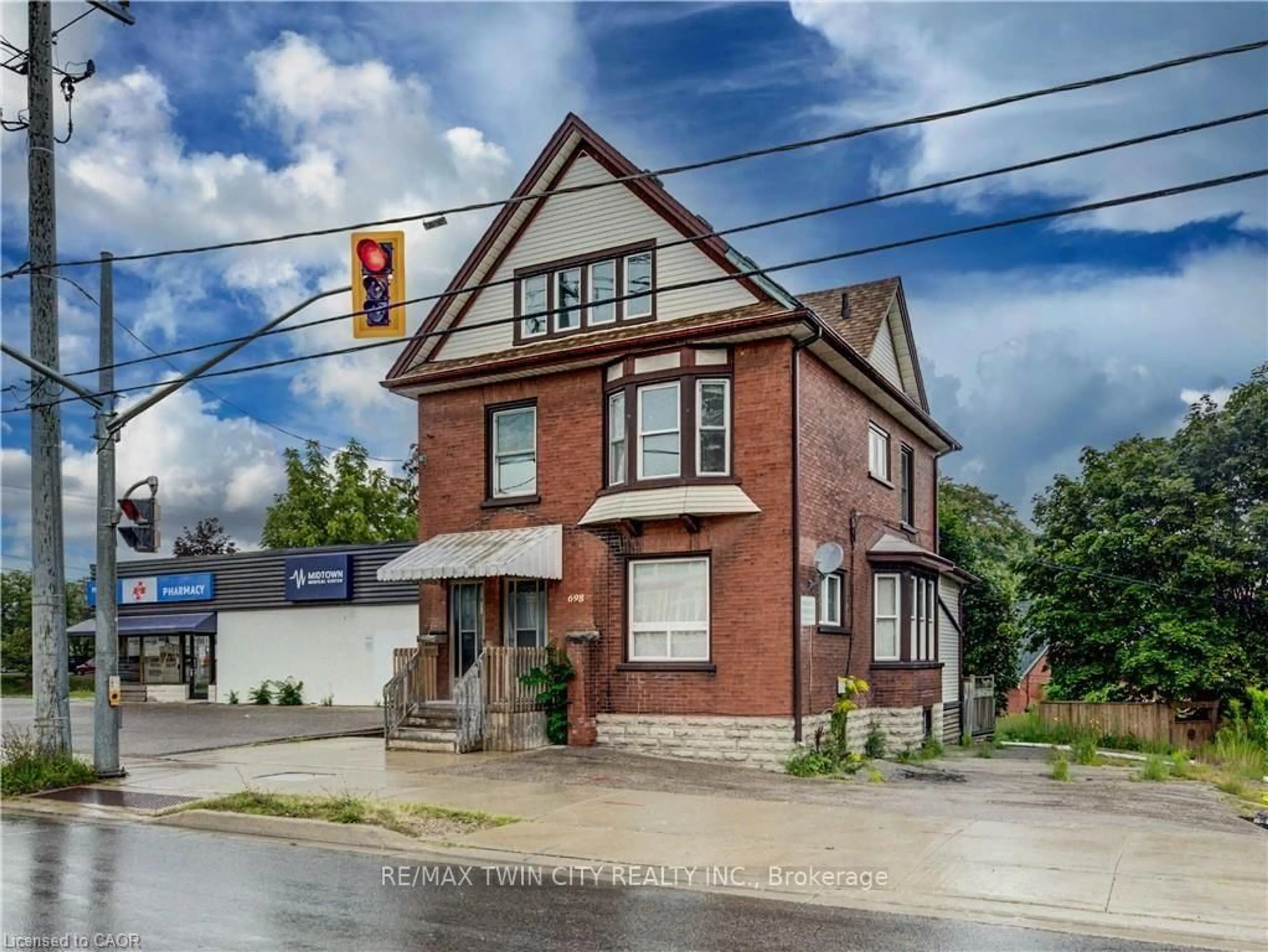 Home with brick exterior material, building for 698 King St, Kitchener Ontario N2G 1E2