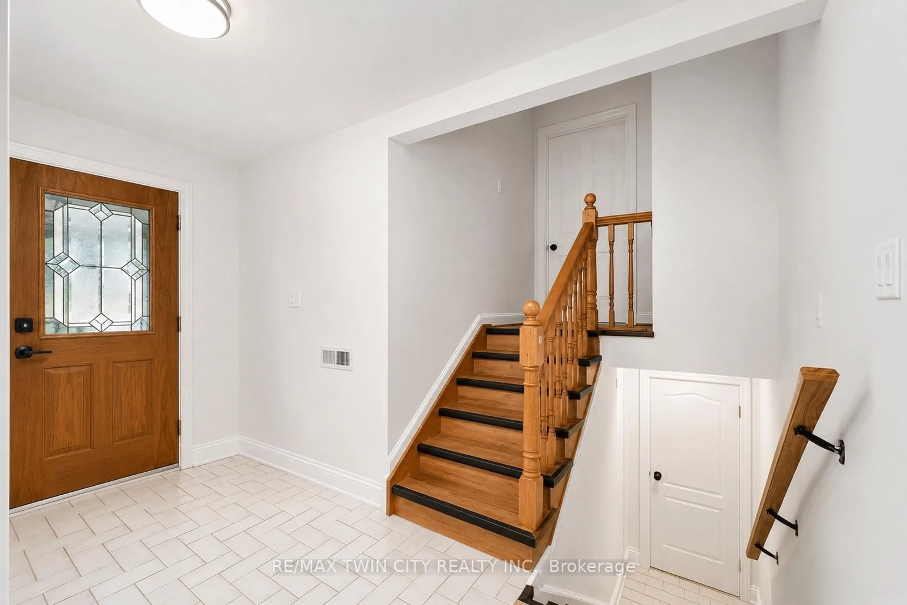 Unknown for 58 Tupper Cres, Kitchener Ontario N2B 2X9