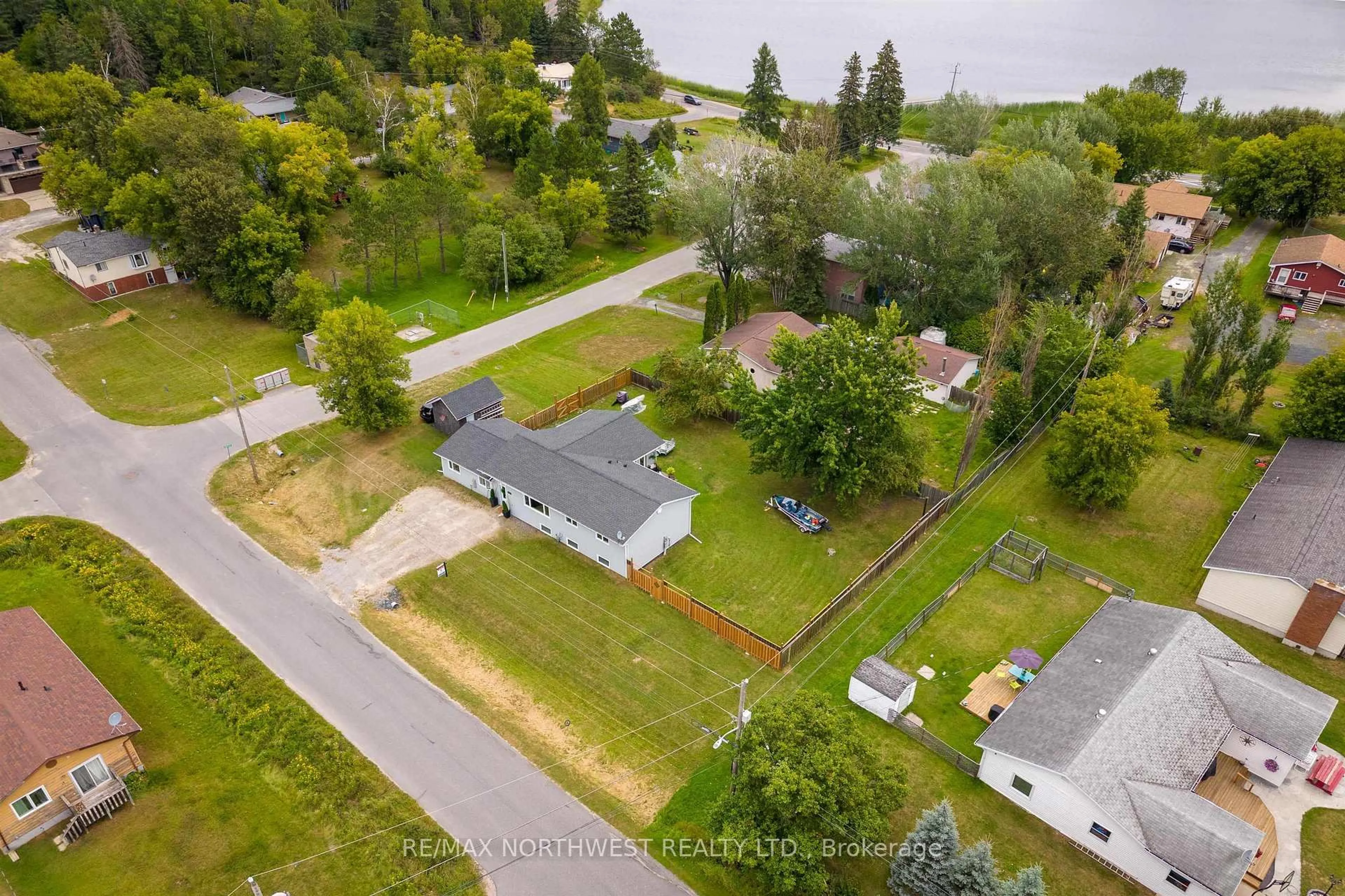 A pic from outside/outdoor area/front of a property/back of a property/a pic from drone, water/lake/river/ocean view for 25 Park Avenue, Kenora Ontario P9N 3W8