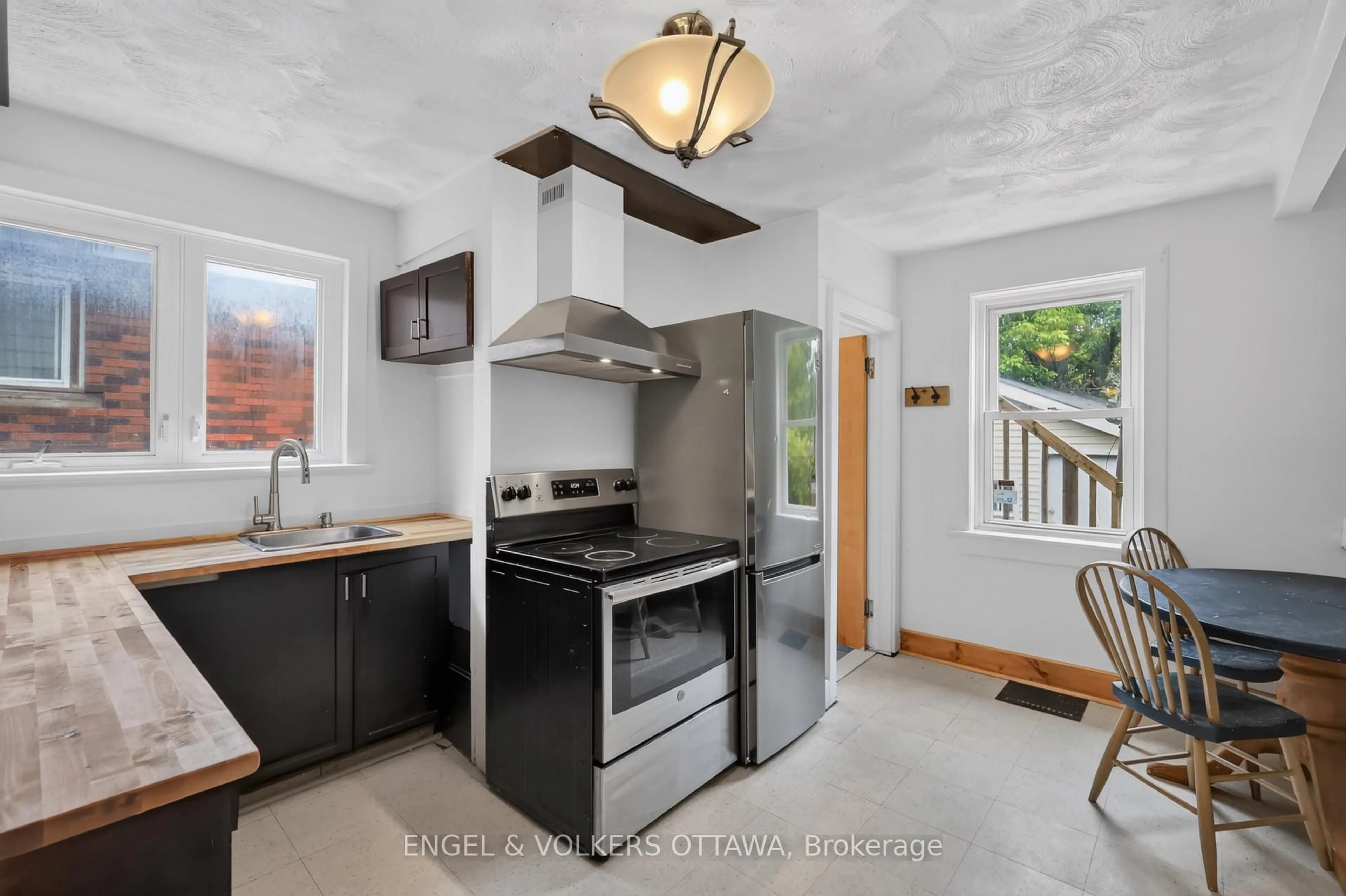 Standard kitchen, unknown for 267 Granville St, Ottawa Ontario K1L 6Z3