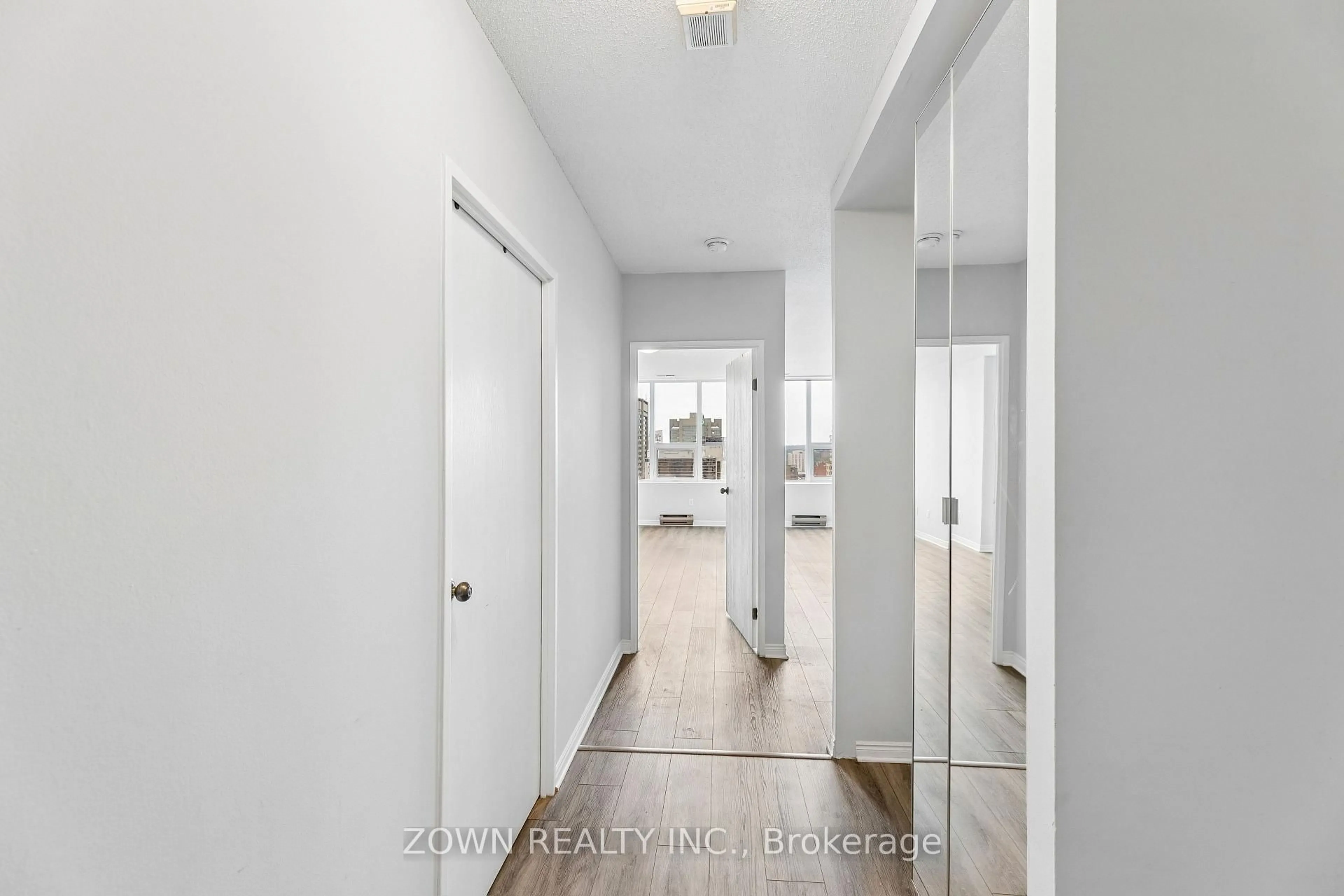 Indoor entryway for 389 DUNDAS St #2205, London East Ontario N6B 3L5