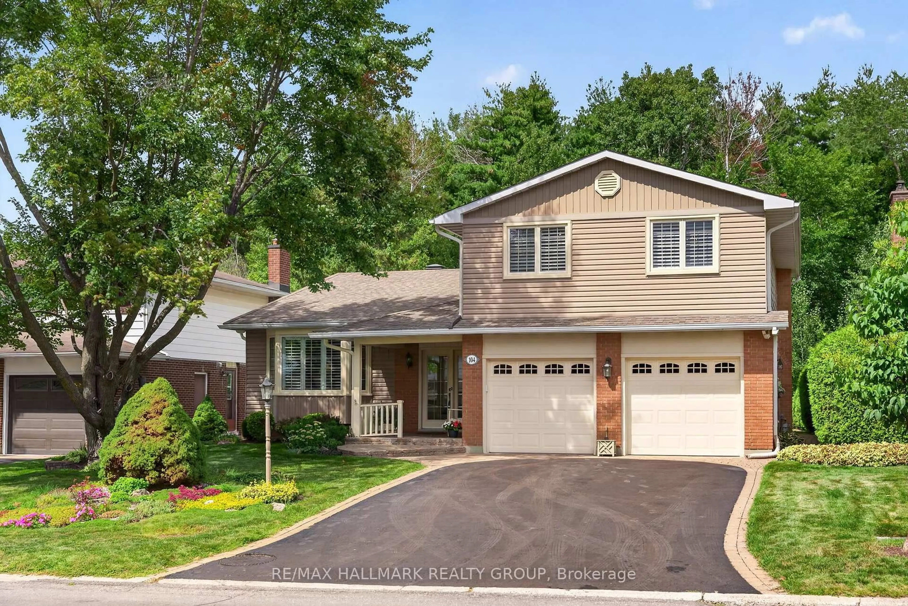 Home with brick exterior material, street for 104 Northpark Dr, Ottawa Ontario K1B 4V3