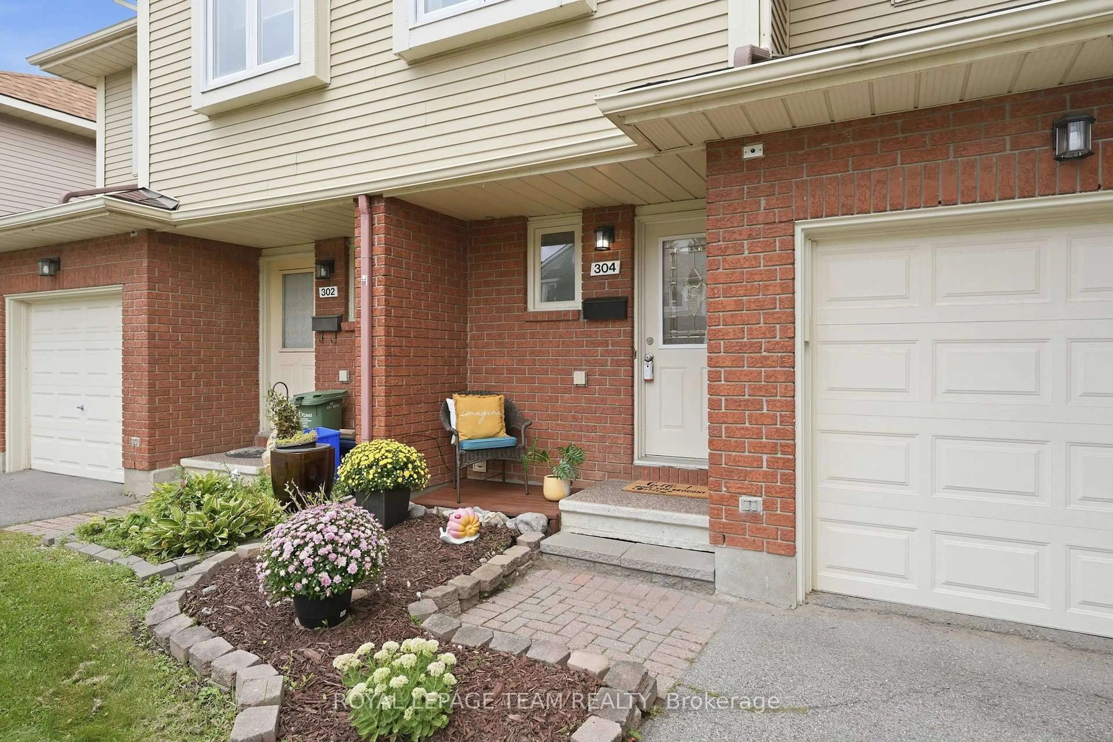 Unknown for 304 Valade Cres, Orleans Ontario K4A 2X3