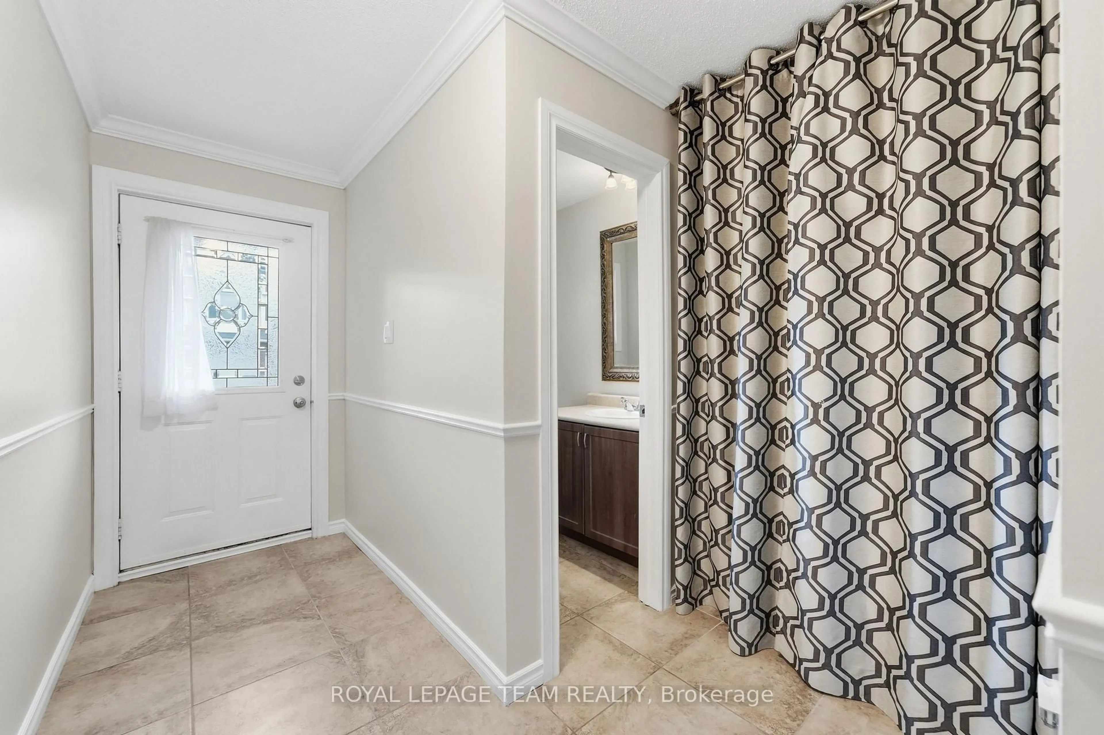 Indoor entryway for 304 Valade Cres, Orleans Ontario K4A 2X3
