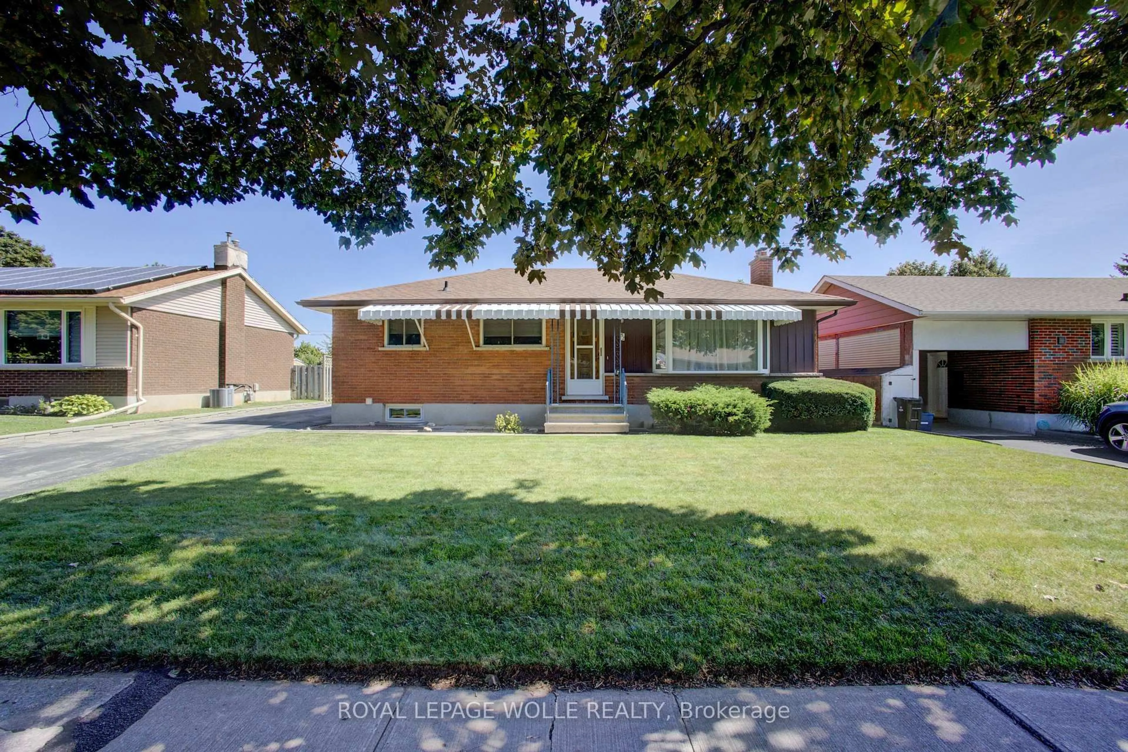 Home with brick exterior material, street for 52 Queenston Cres, Kitchener Ontario N2B 2V5
