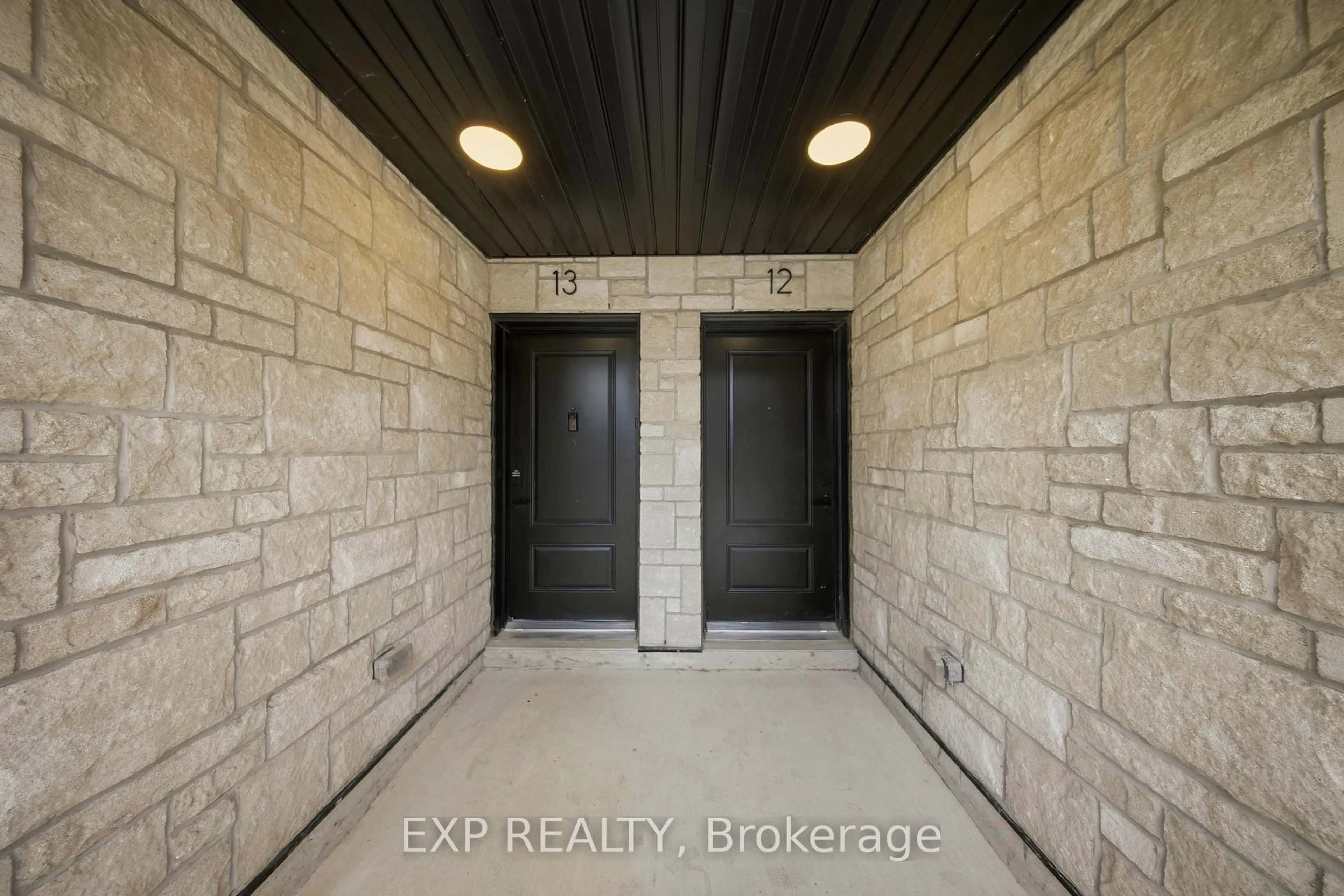 Indoor entryway for 2 Slessor Blvd #12, Grimsby Ontario L3M 5J4