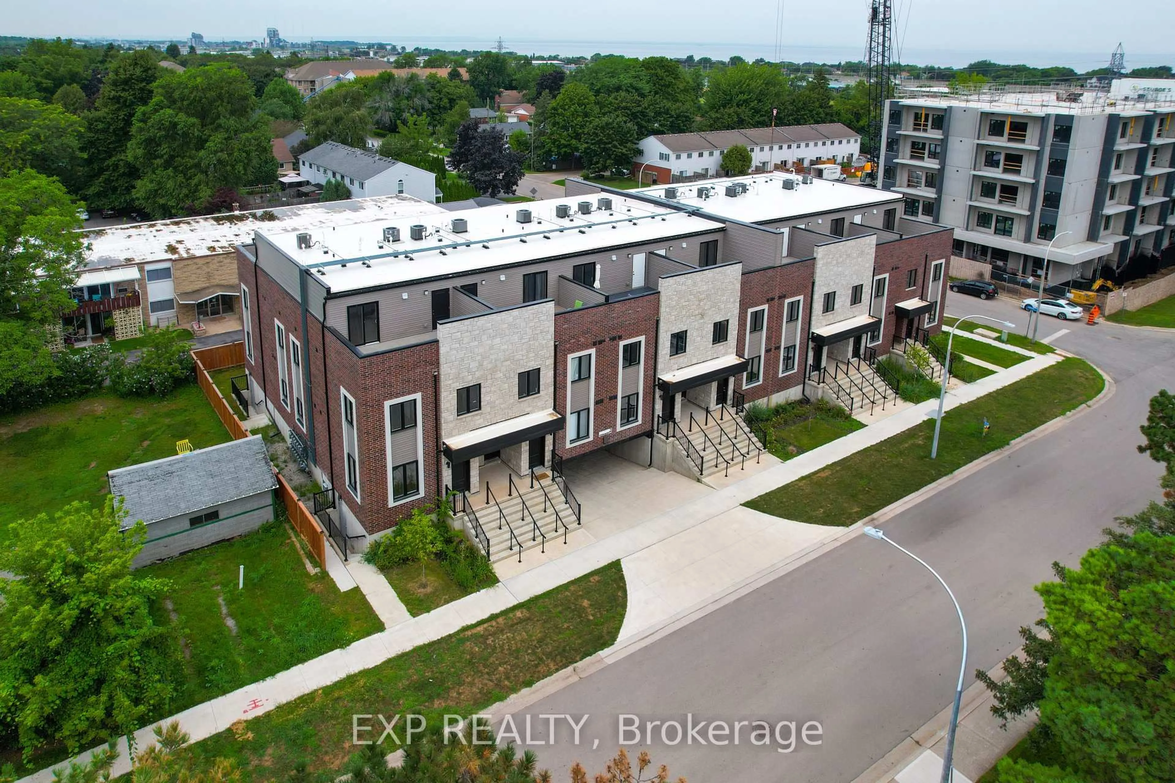 A pic from outside/outdoor area/front of a property/back of a property/a pic from drone, unknown for 2 Slessor Blvd #10, Grimsby Ontario L3M 5J4