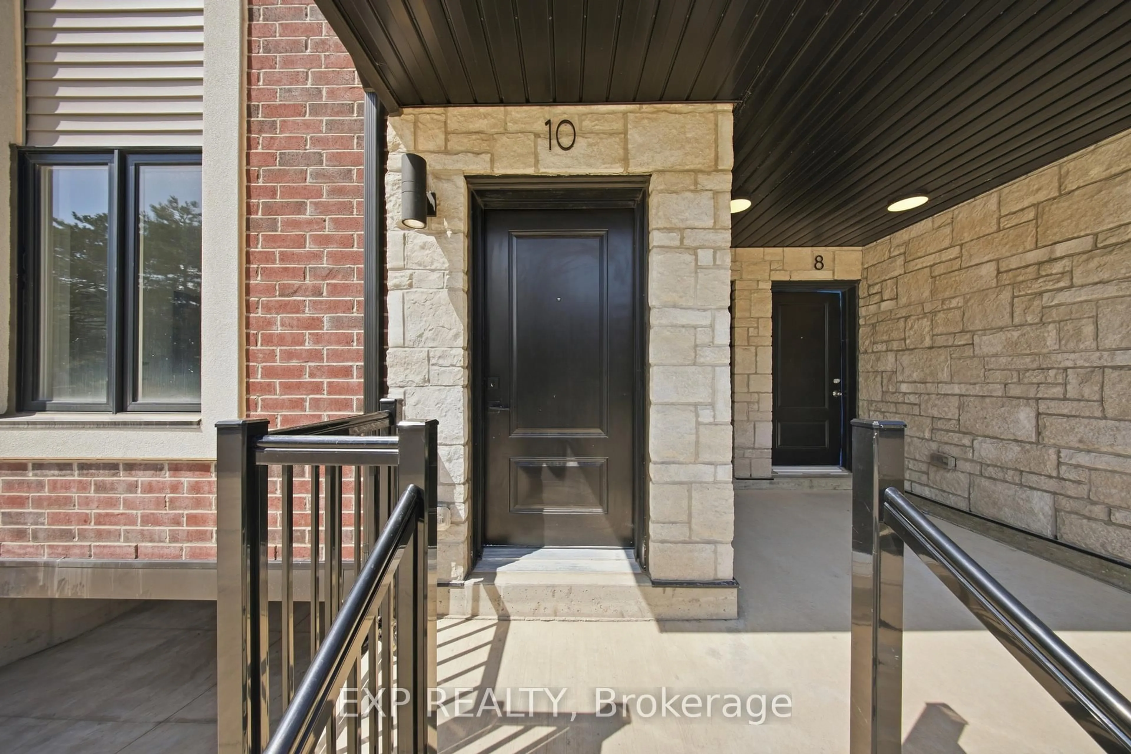 Indoor entryway for 2 Slessor Blvd #10, Grimsby Ontario L3M 5J4