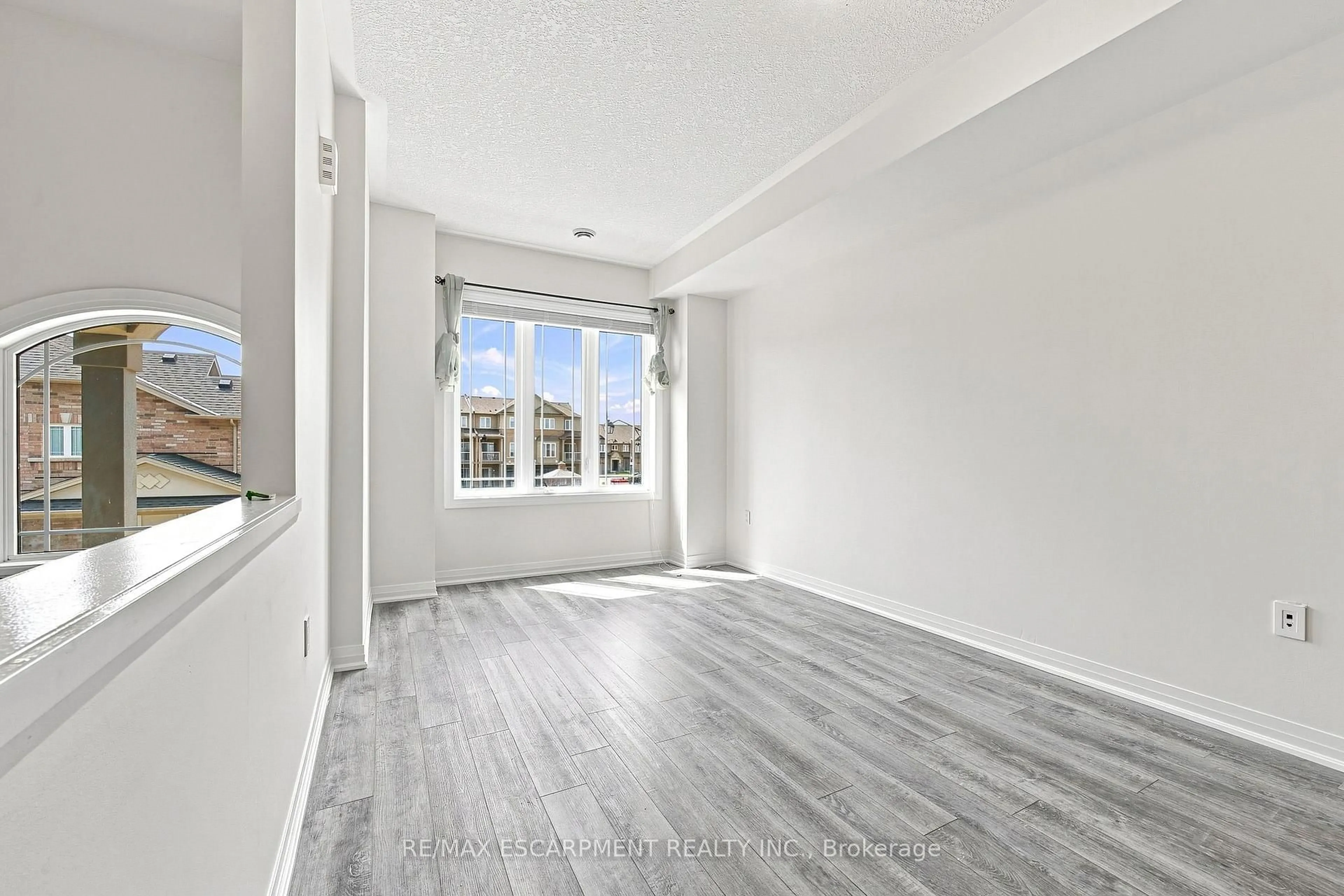 A pic of a room for 94 Laguna Village Cres, Hamilton Ontario L0R 1P0