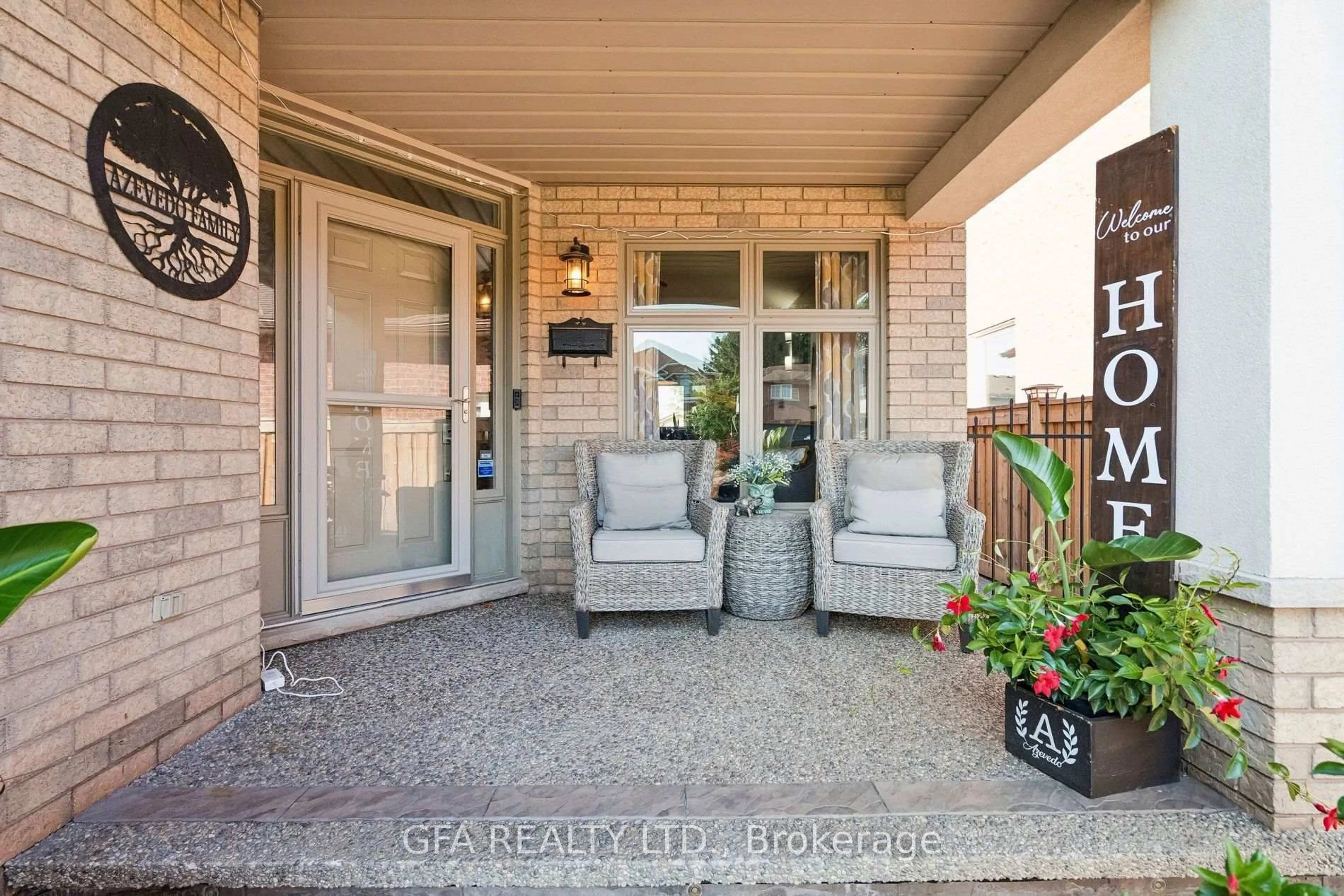Indoor entryway for 34 Harbottle Crt, Hamilton Ontario L9C 7N9