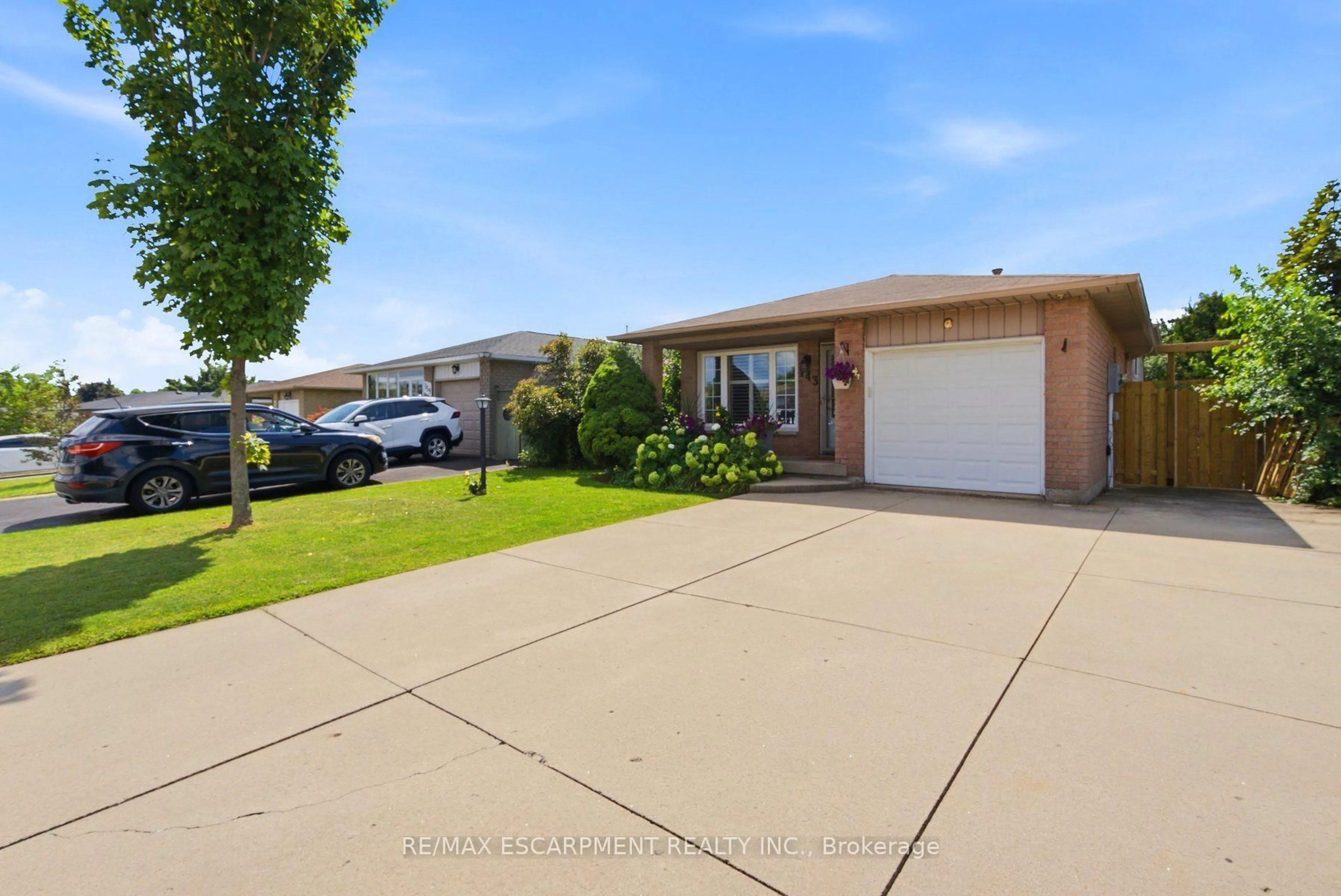 A pic from outside/outdoor area/front of a property/back of a property/a pic from drone, street for 143 Independence Dr, Hamilton Ontario L8W 3H7