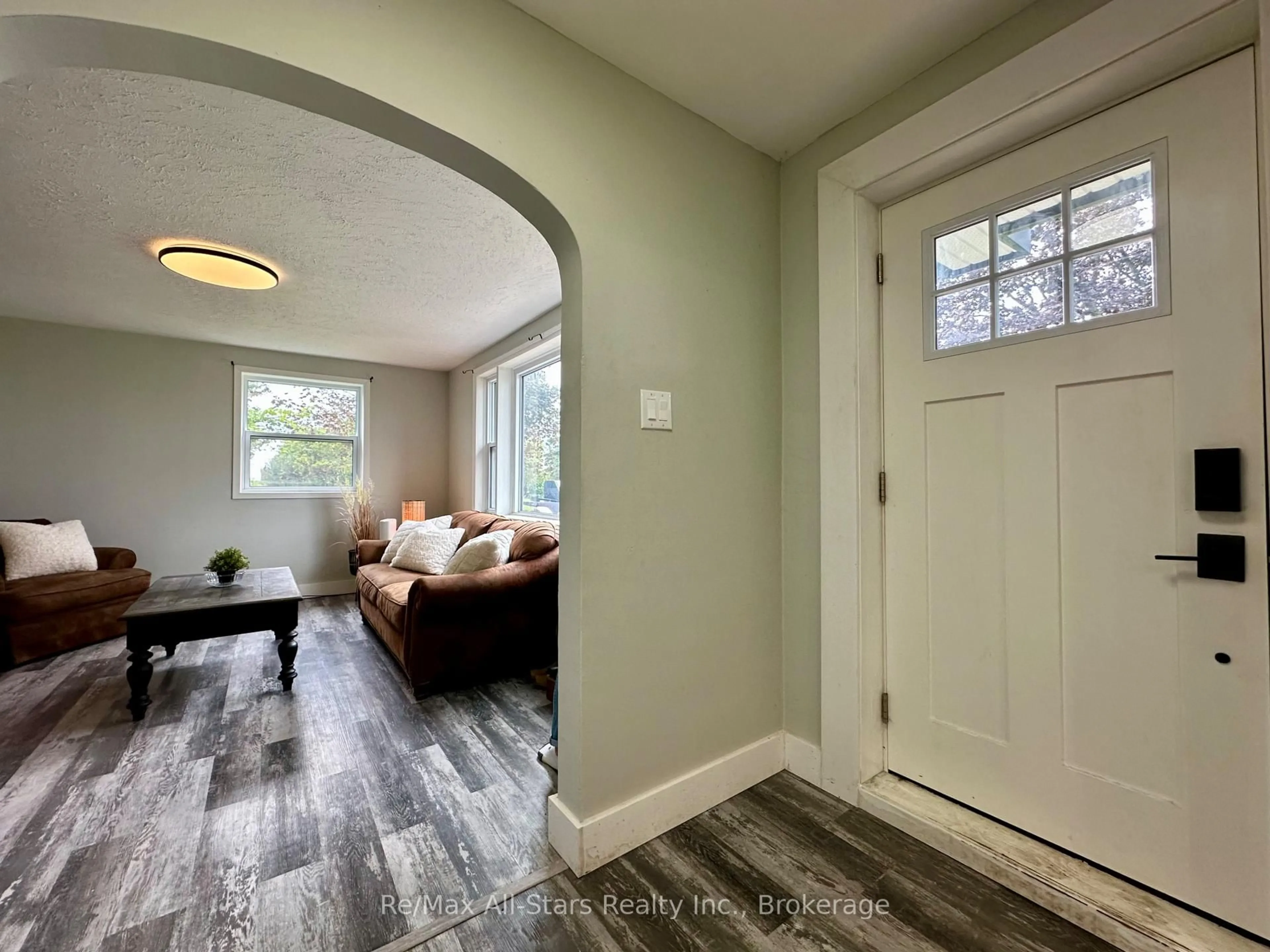 Indoor entryway for 815 County Road 8 Rd, Kawartha Lakes Ontario K0M 1N0
