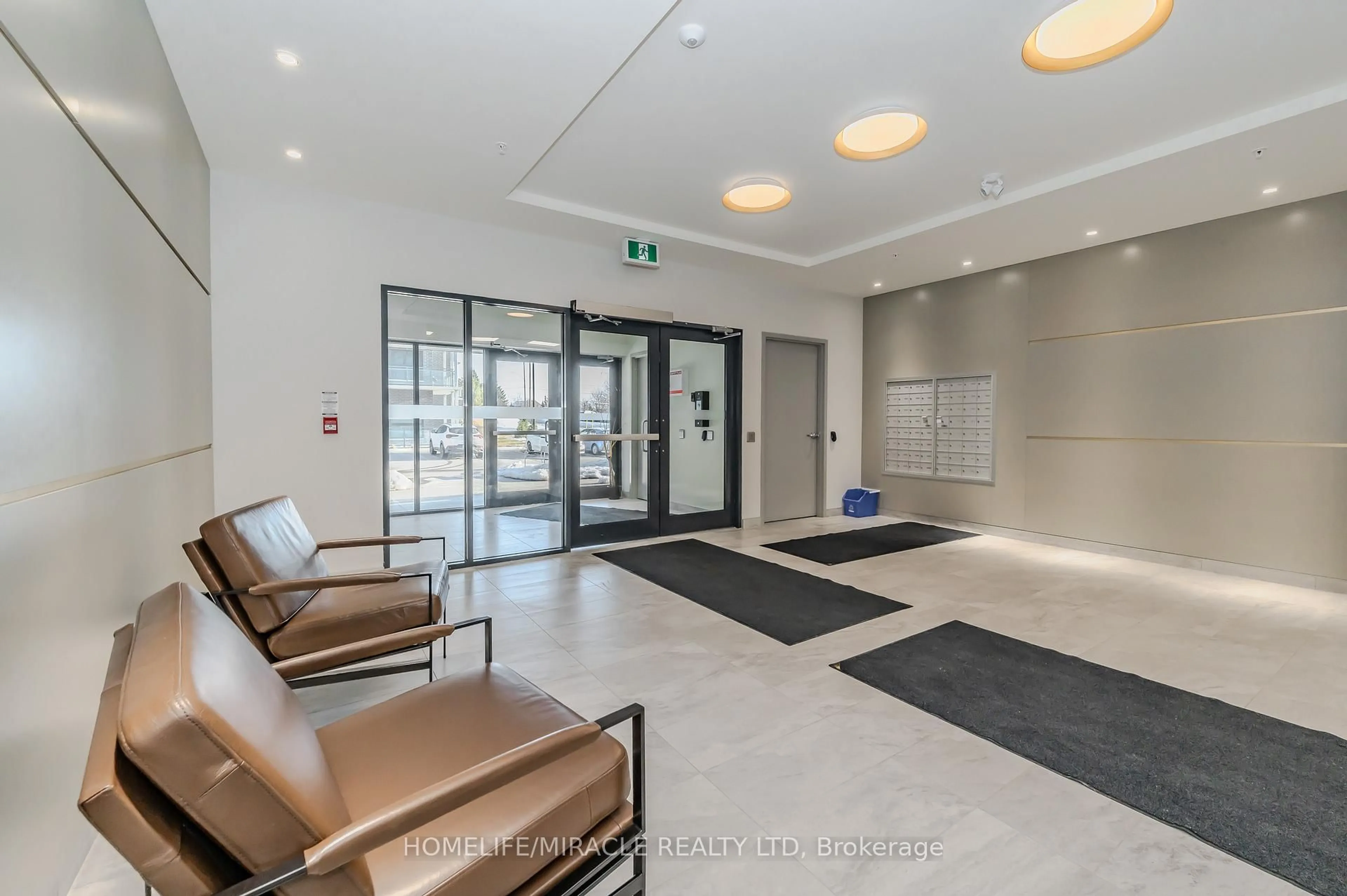 Indoor foyer for 1101 Lackner Pl #T5, Kitchener Ontario N2A 0L3