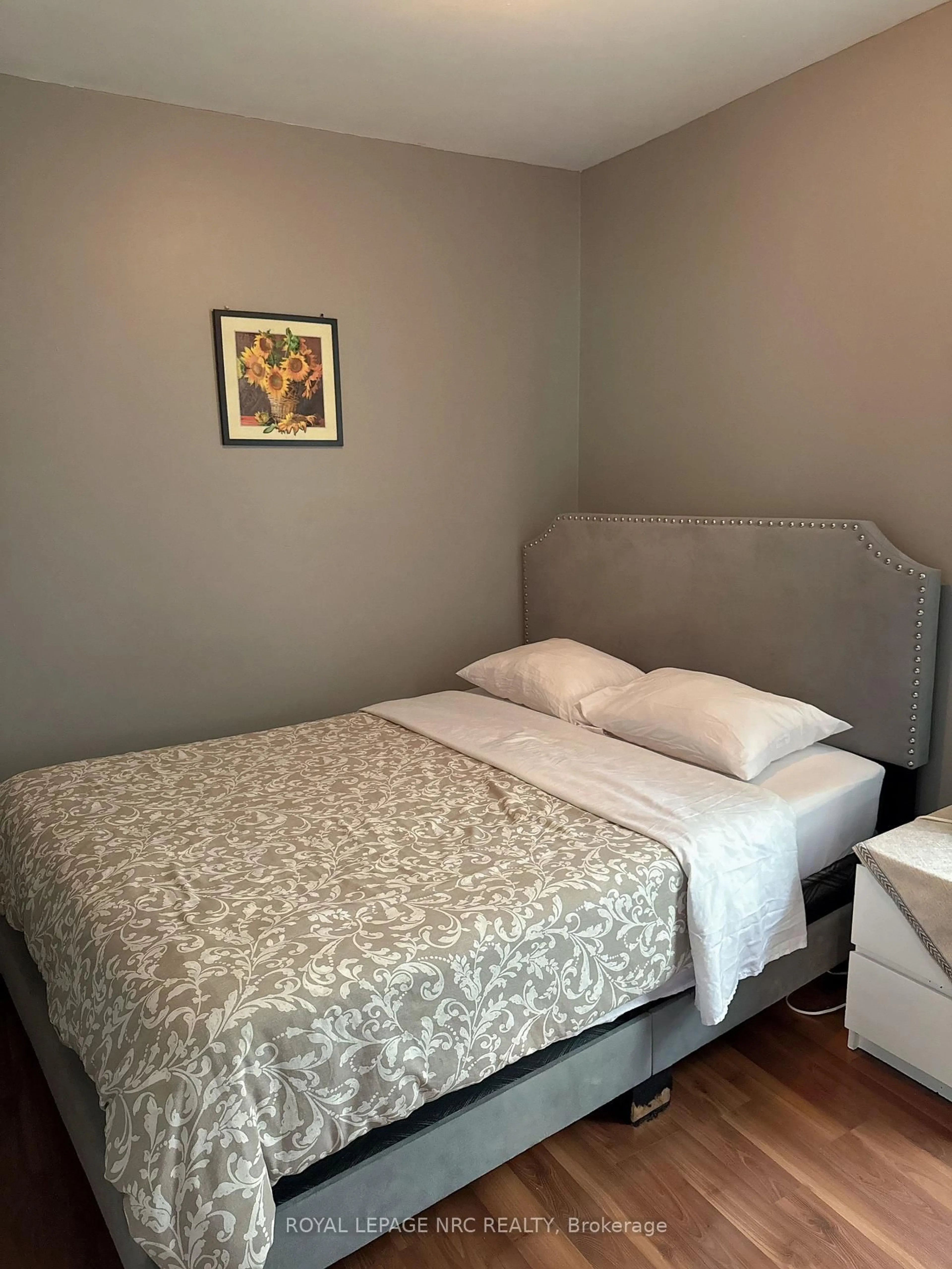 Bedroom with bed, unknown for 4148 Victoria Ave, Niagara Falls Ontario L2E 4B4