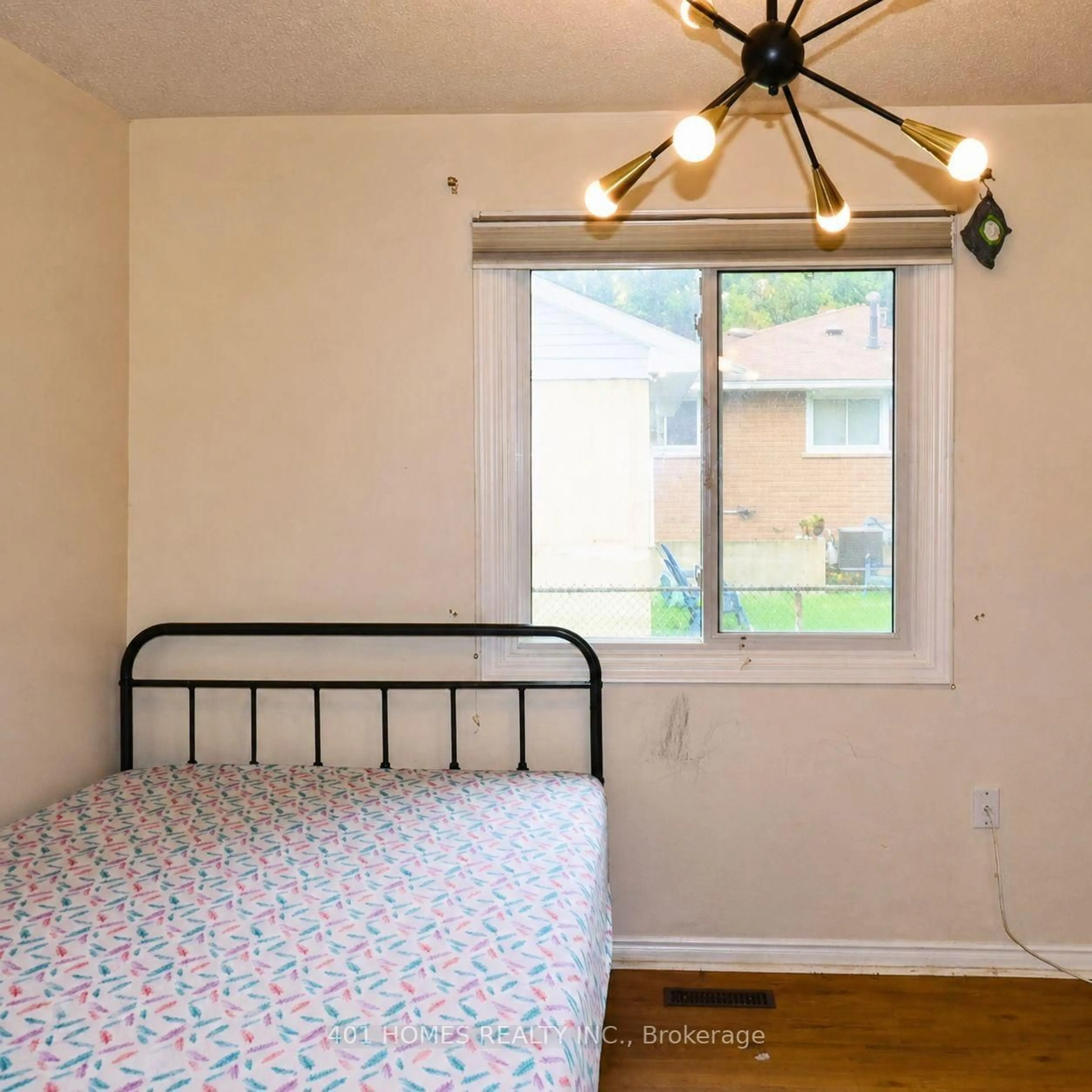 A pic of a room for 239 Saddy Ave, London East Ontario N5V 3V6