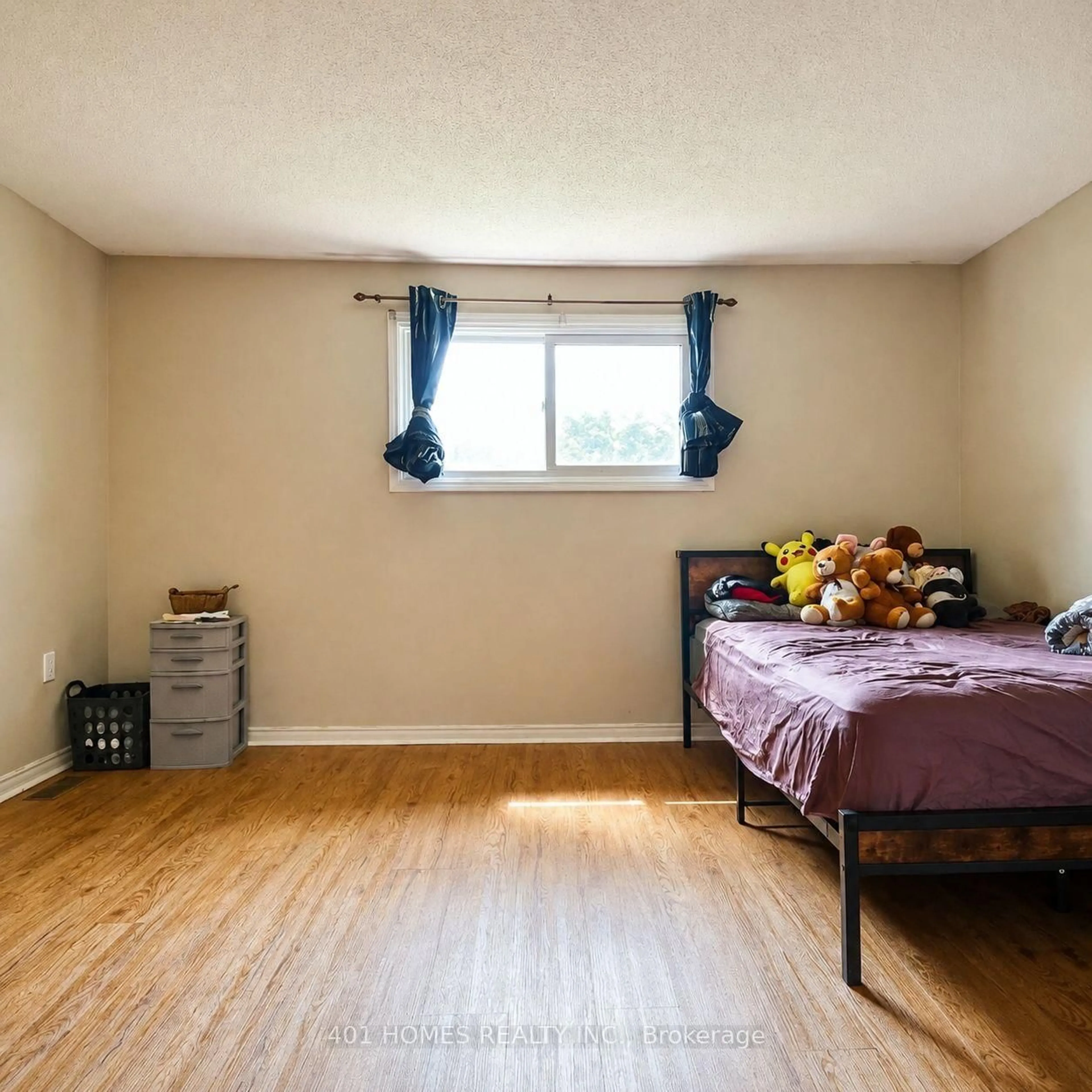 A pic of a room for 239 Saddy Ave, London East Ontario N5V 3V6