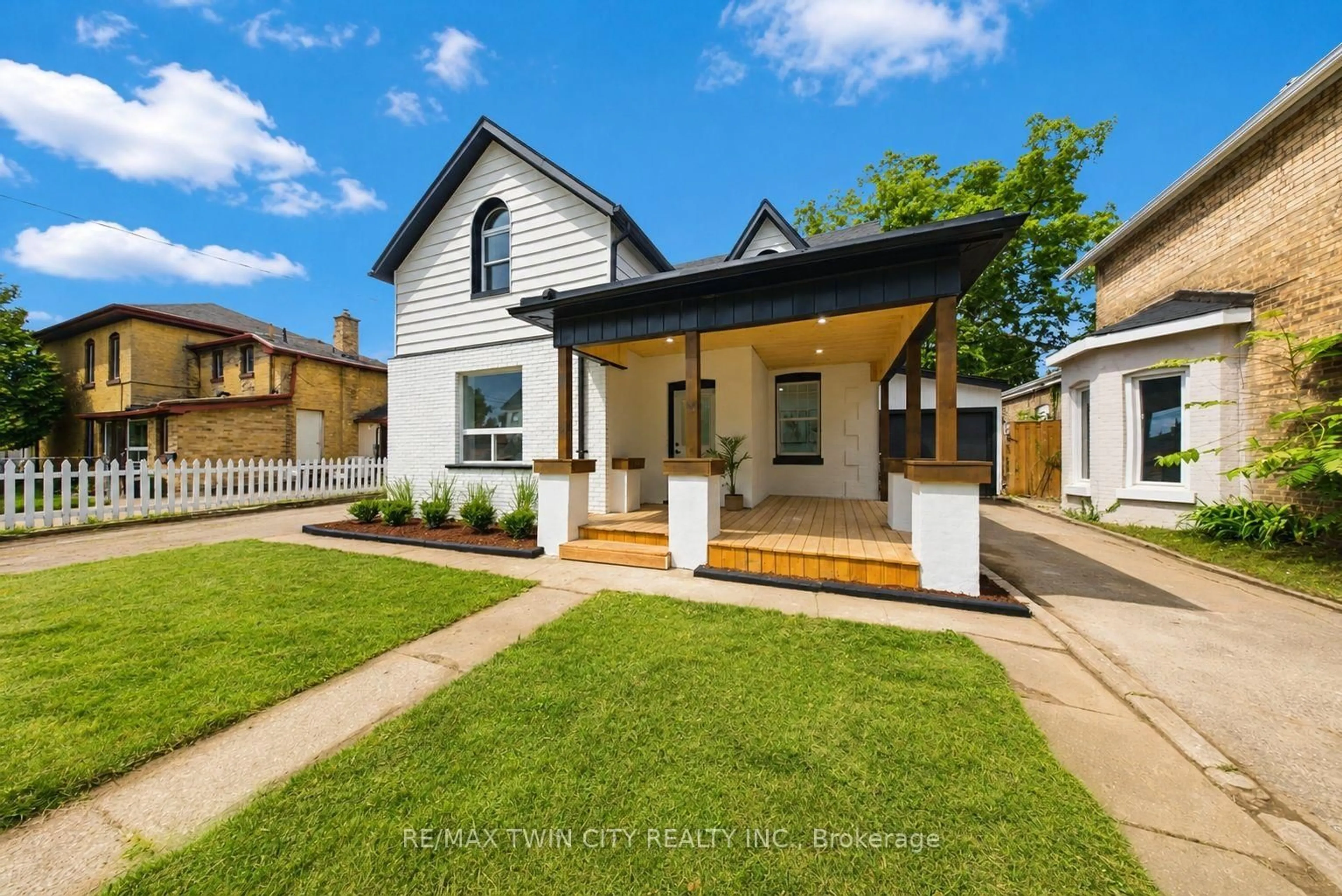 Home with brick exterior material, street for 42 Peel St, Brantford Ontario N3S 5L8