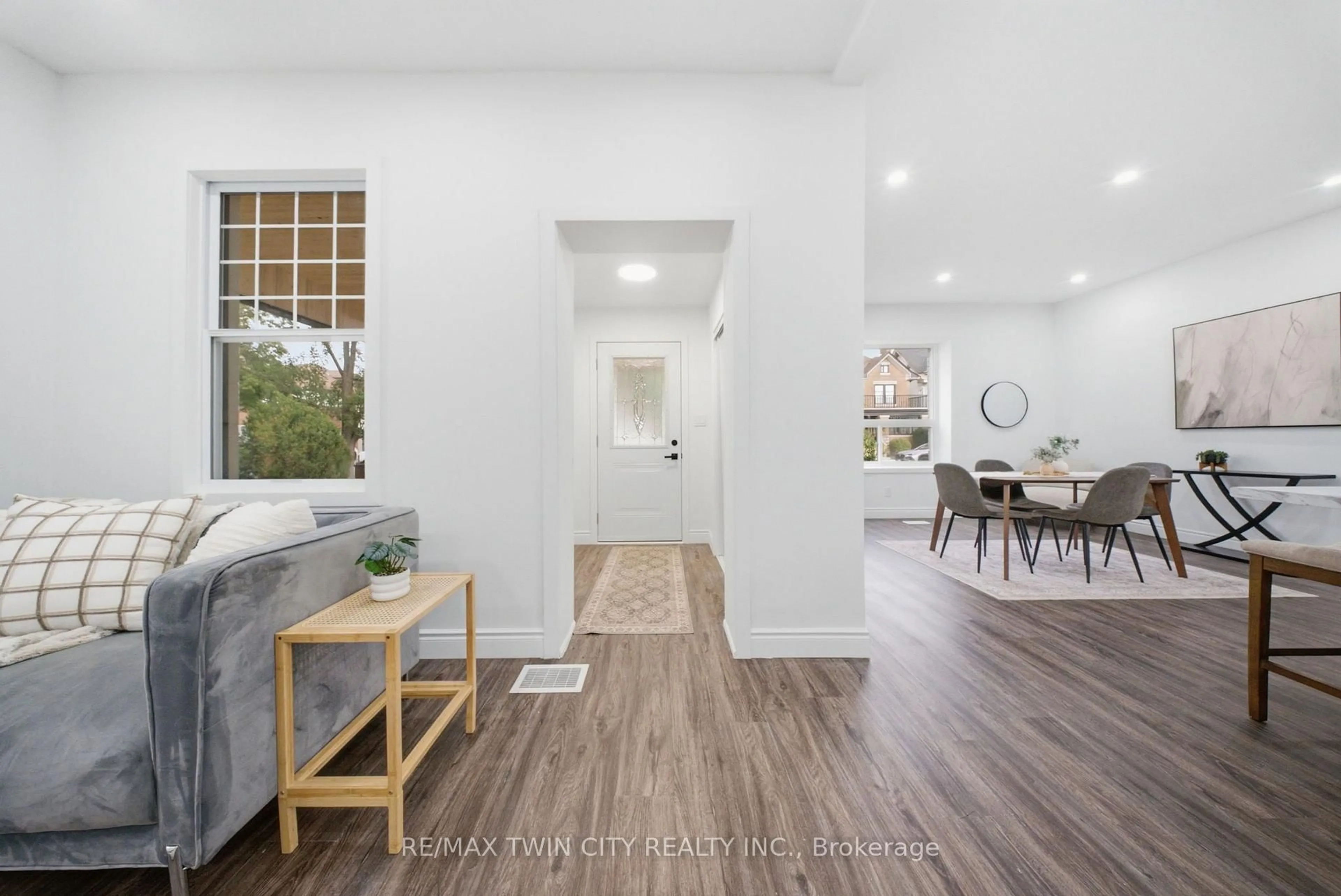 Indoor entryway for 42 Peel St, Brantford Ontario N3S 5L8