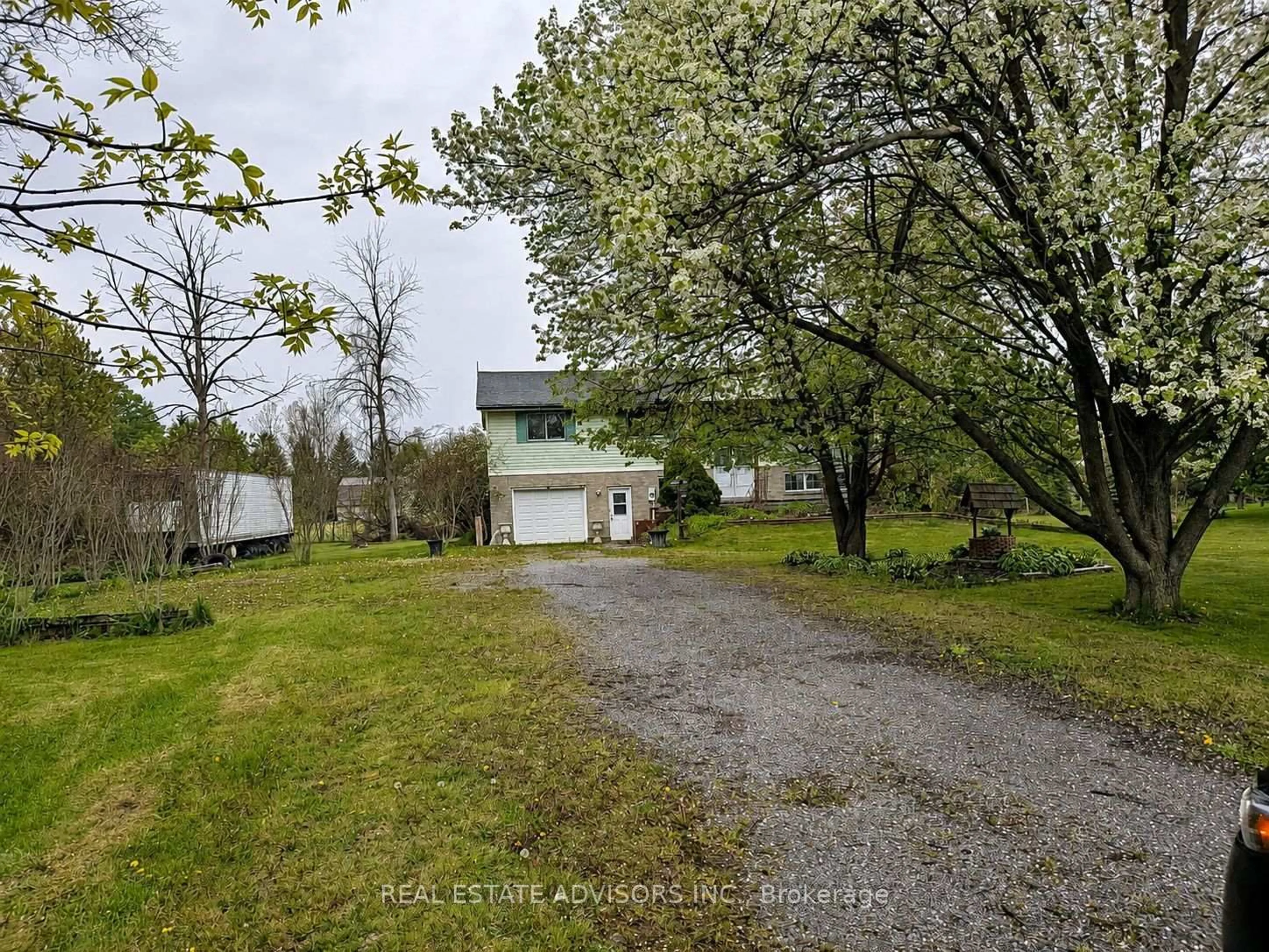 A pic from outside/outdoor area/front of a property/back of a property/a pic from drone, unknown for 1069 Bird Rd, Haldimand Ontario N1A 2W2