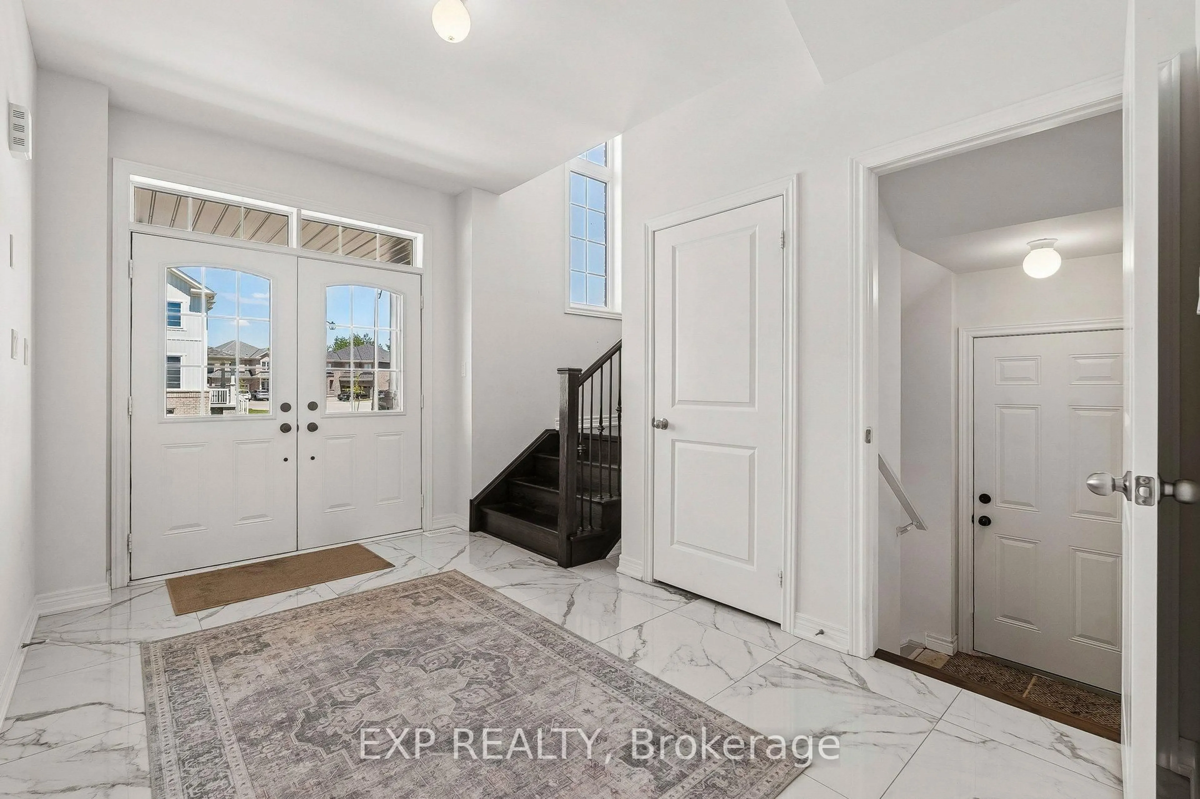 Indoor entryway for 285 Chippewa Ave, Shelburne Ontario L9V 3Y2