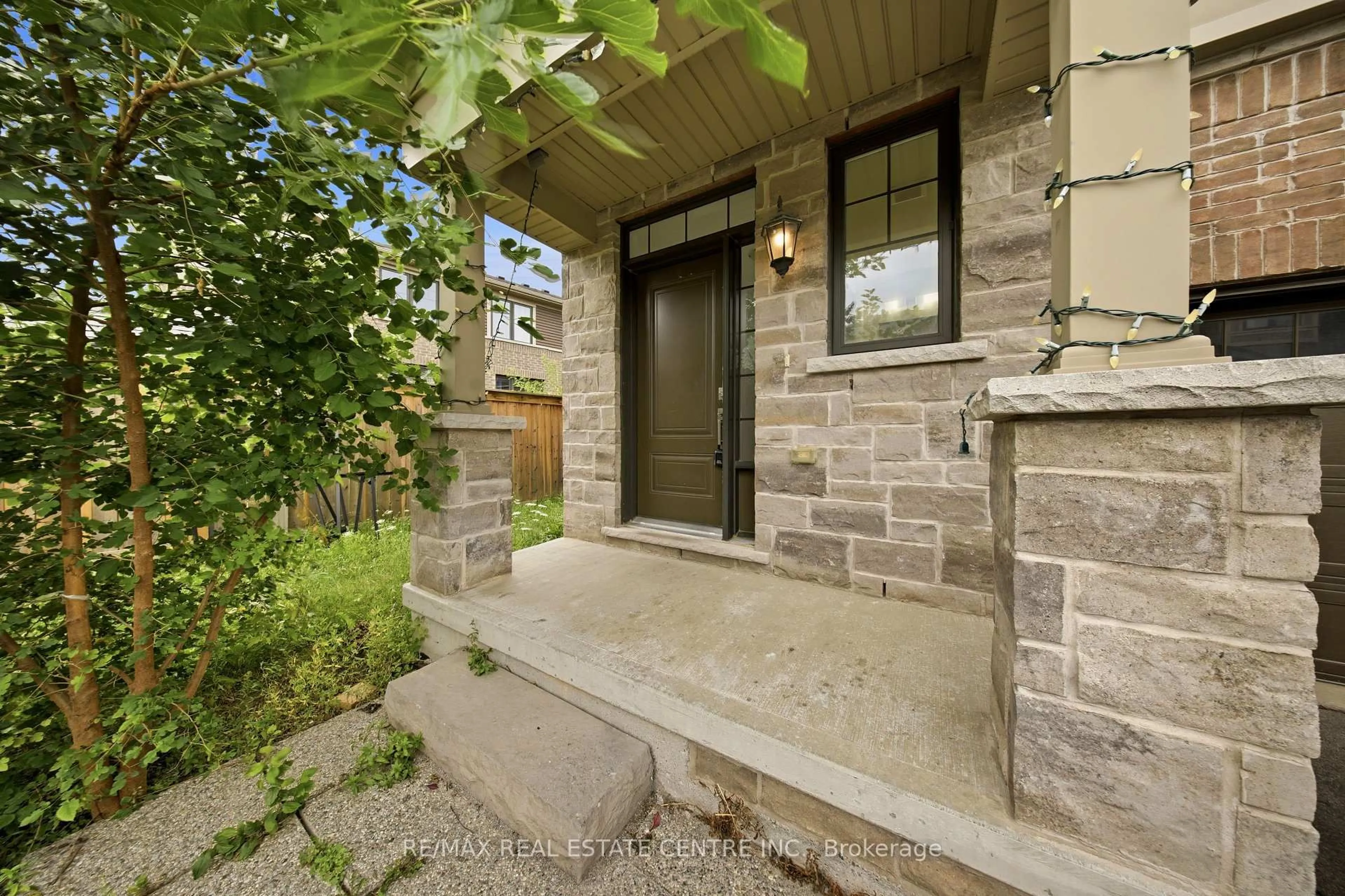 Indoor entryway for 1890 Rymal Rd #167, Hamilton Ontario L0R 1P0