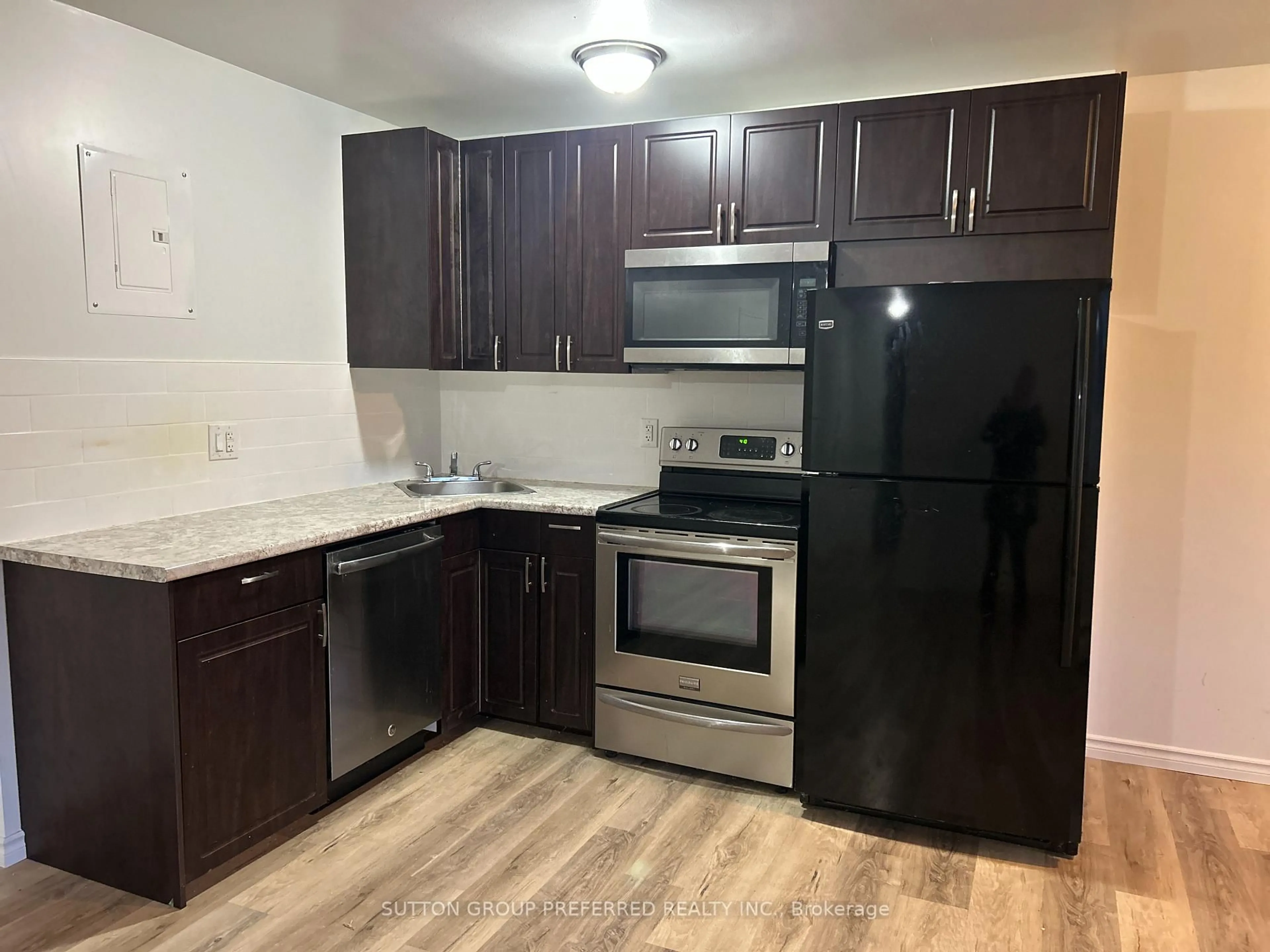 Standard kitchen, unknown for 1174 Hamilton Rd #202, London East Ontario N5W 1A9