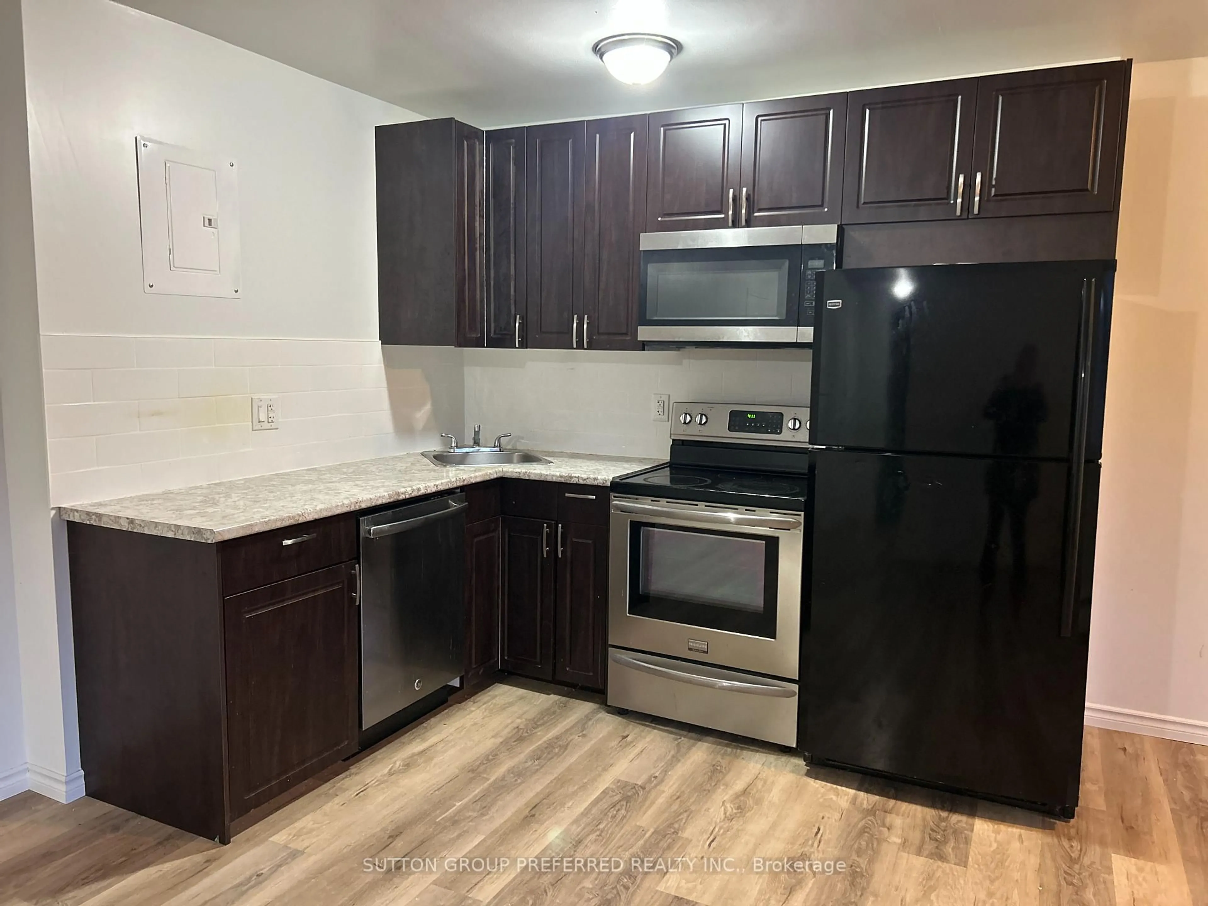 Standard kitchen, unknown for 1174 Hamilton Rd #202, London East Ontario N5W 1A9