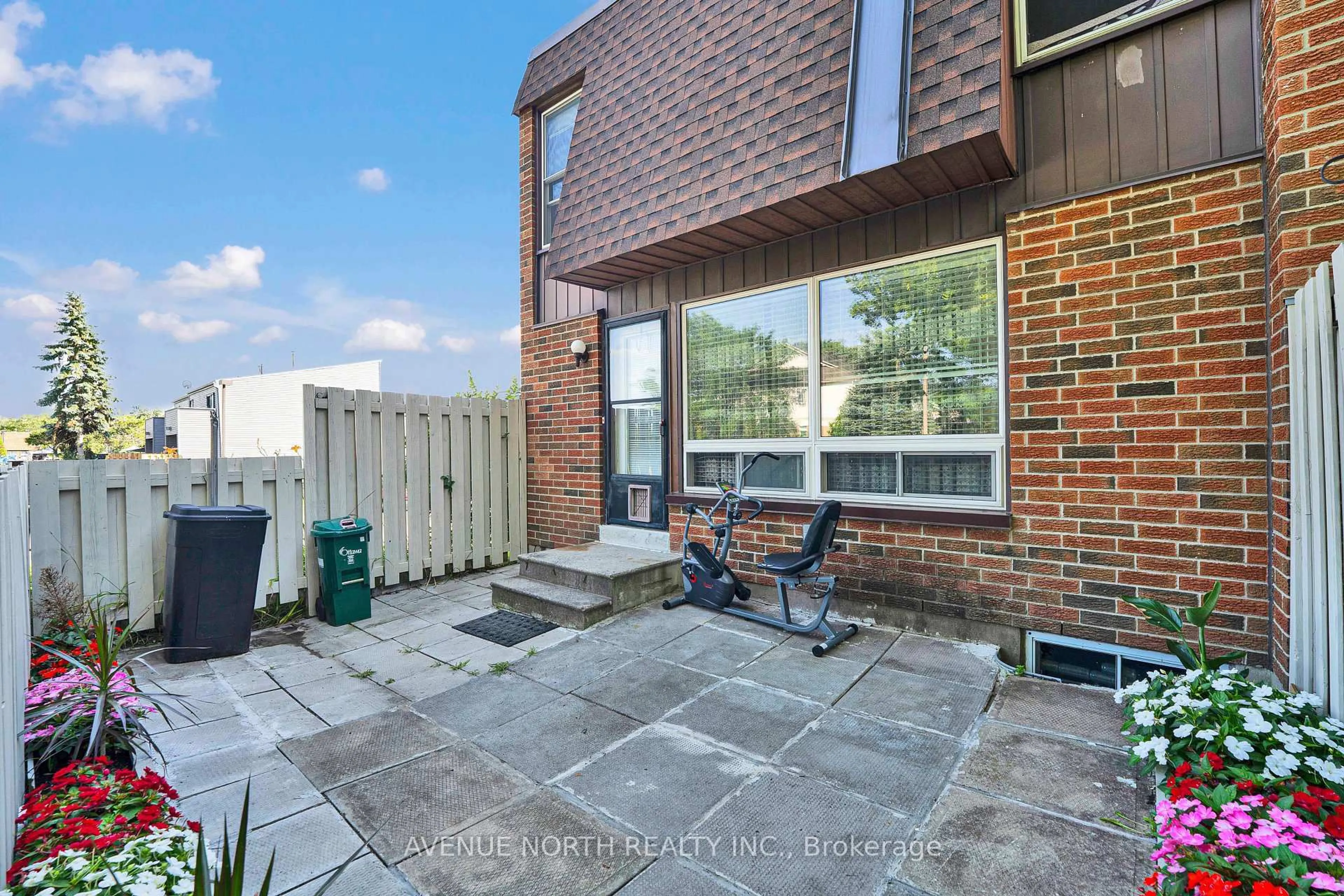 A pic from outside/outdoor area/front of a property/back of a property/a pic from drone, street for 3520 Downpatrick Rd #41, Ottawa Ontario K1V 8T4
