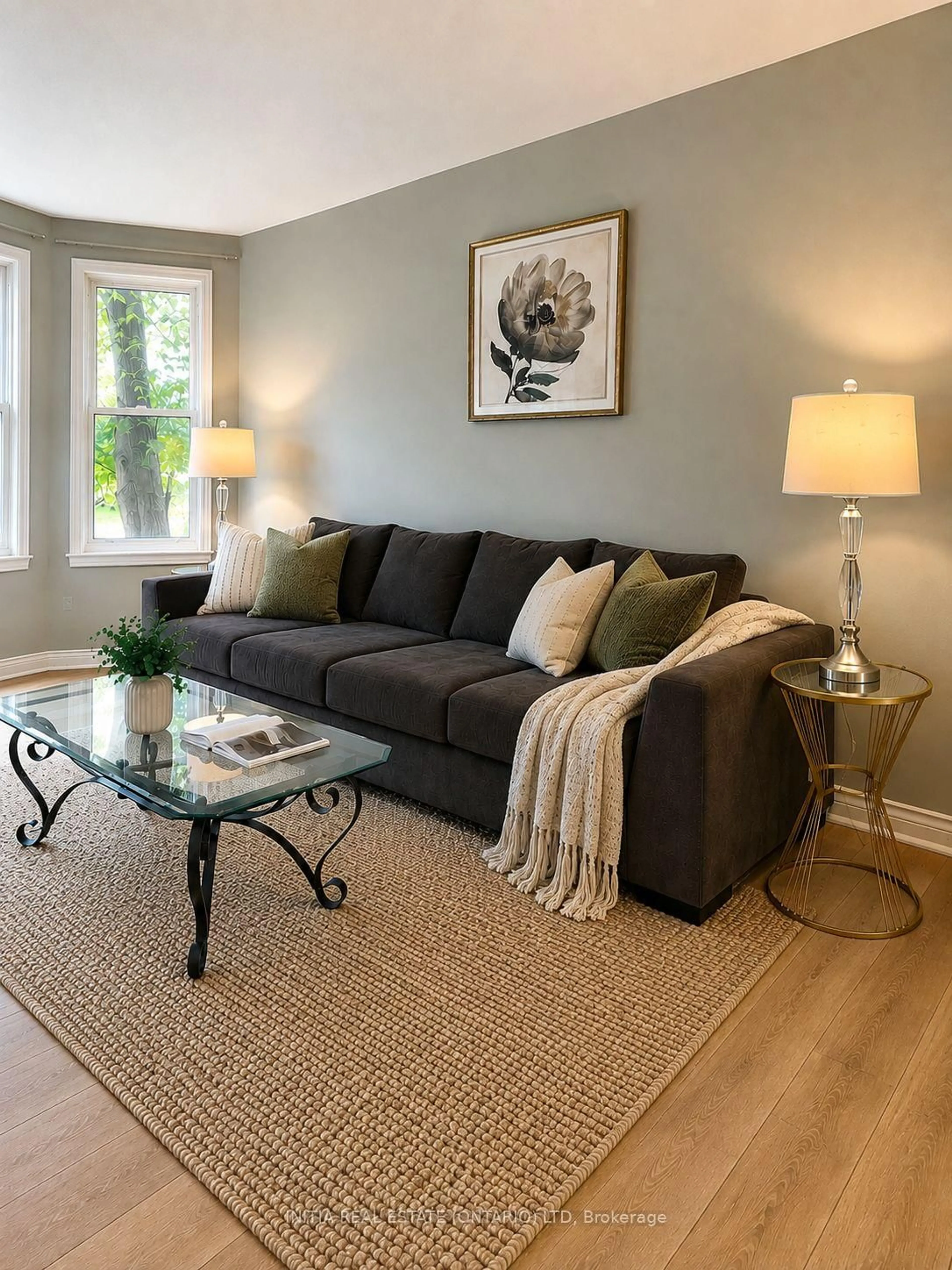 Living room with furniture, carpet floor for 78 Laurel St, London North Ontario N6H 4W7