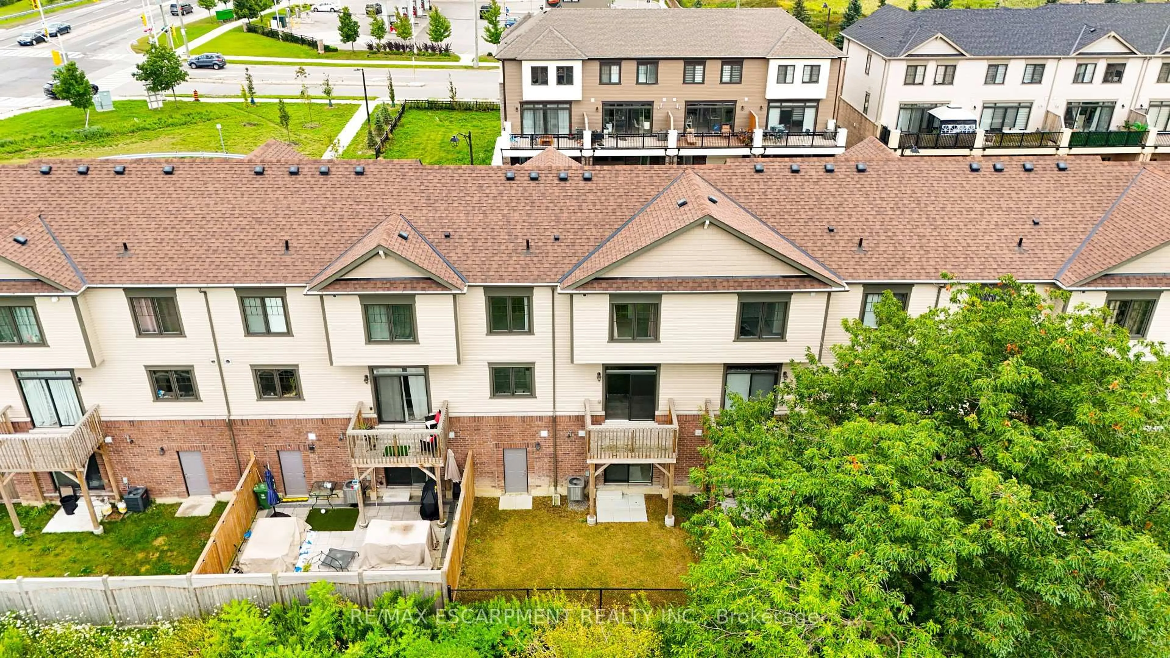 A pic from outside/outdoor area/front of a property/back of a property/a pic from drone, unknown for 41 Utter Pl, Hamilton Ontario L8J 0H7