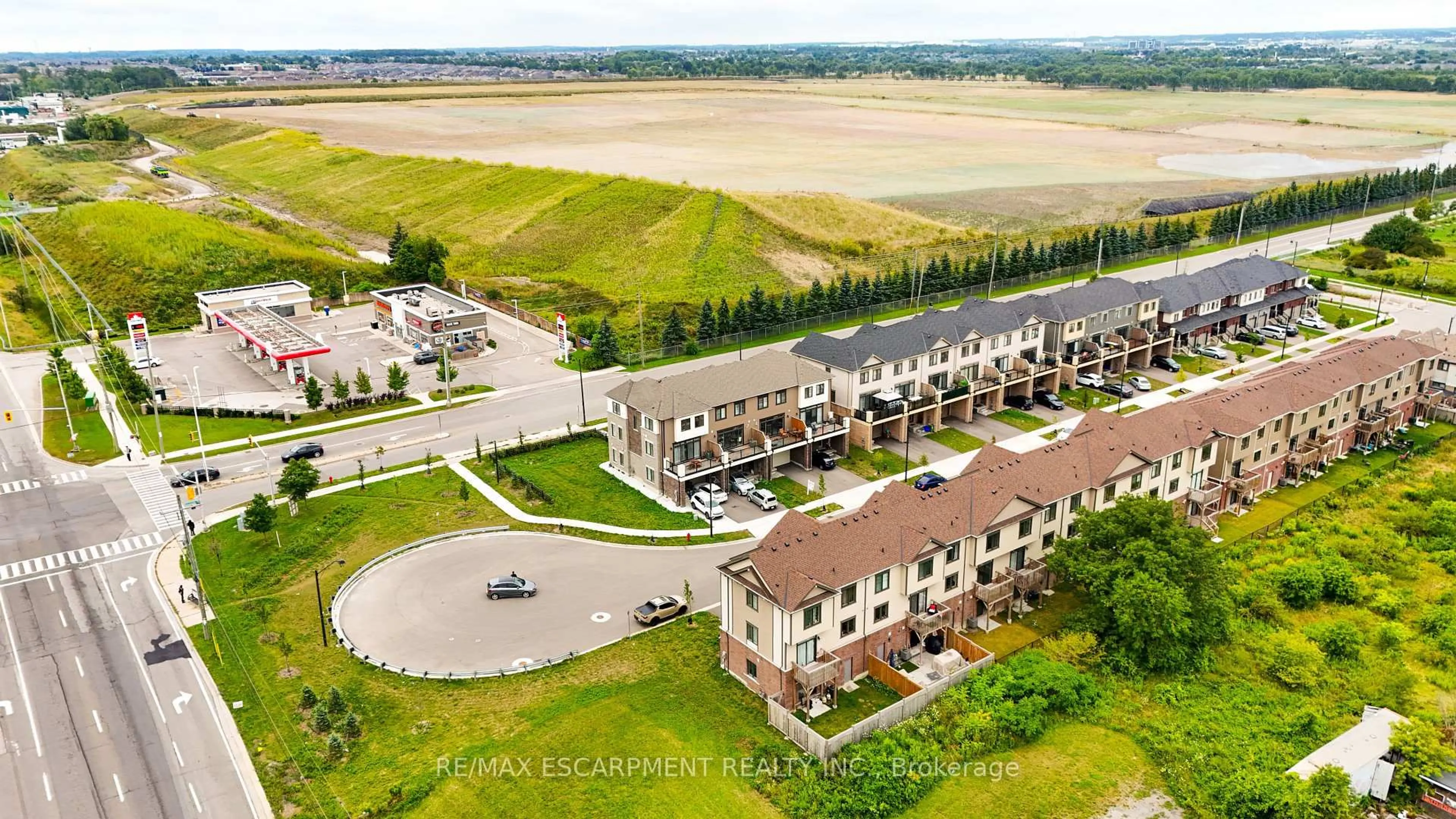 A pic from outside/outdoor area/front of a property/back of a property/a pic from drone, unknown for 41 Utter Pl, Hamilton Ontario L8J 0H7