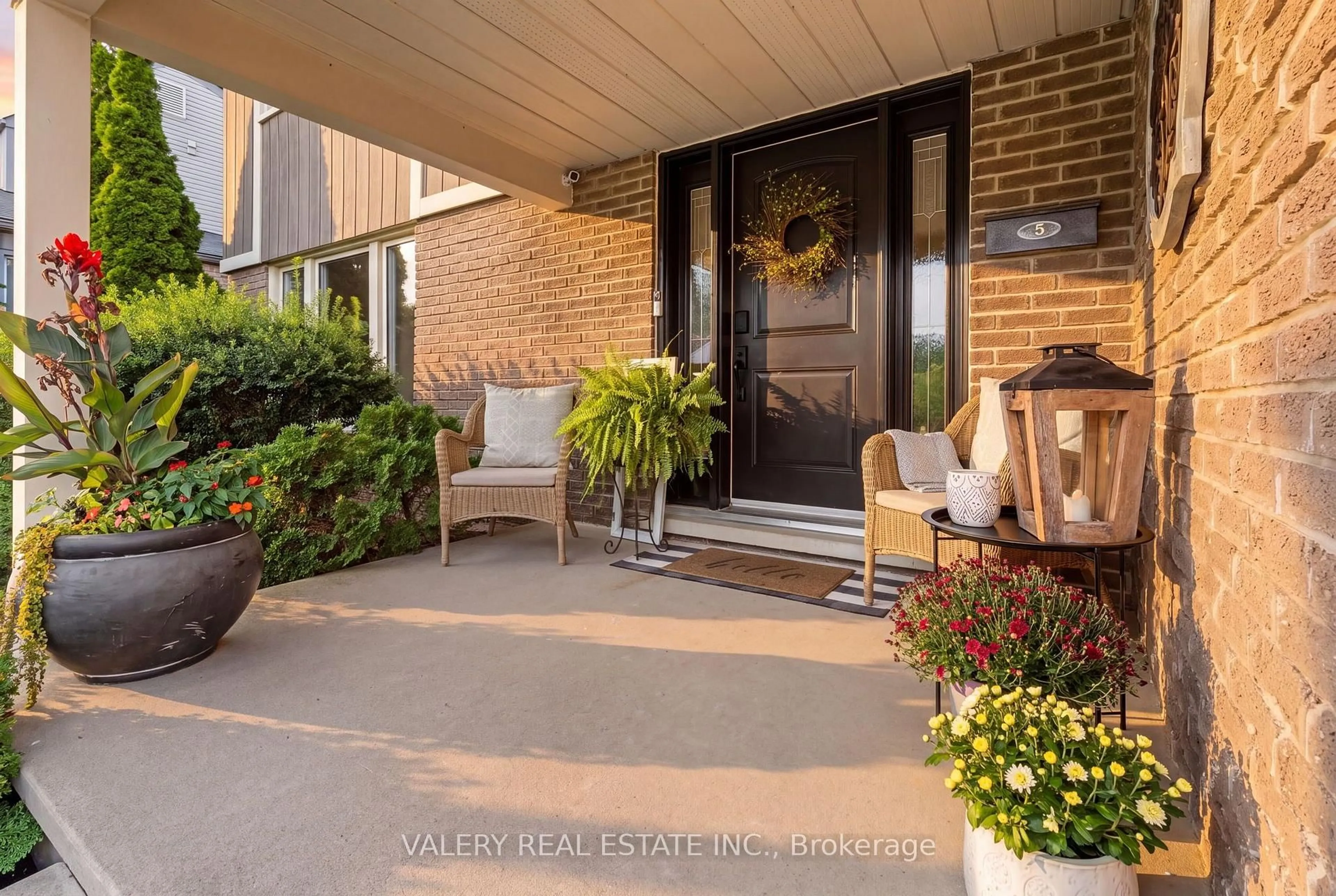 Indoor entryway for 46 Blackwell Dr, Kitchener Ontario N2N 1P8