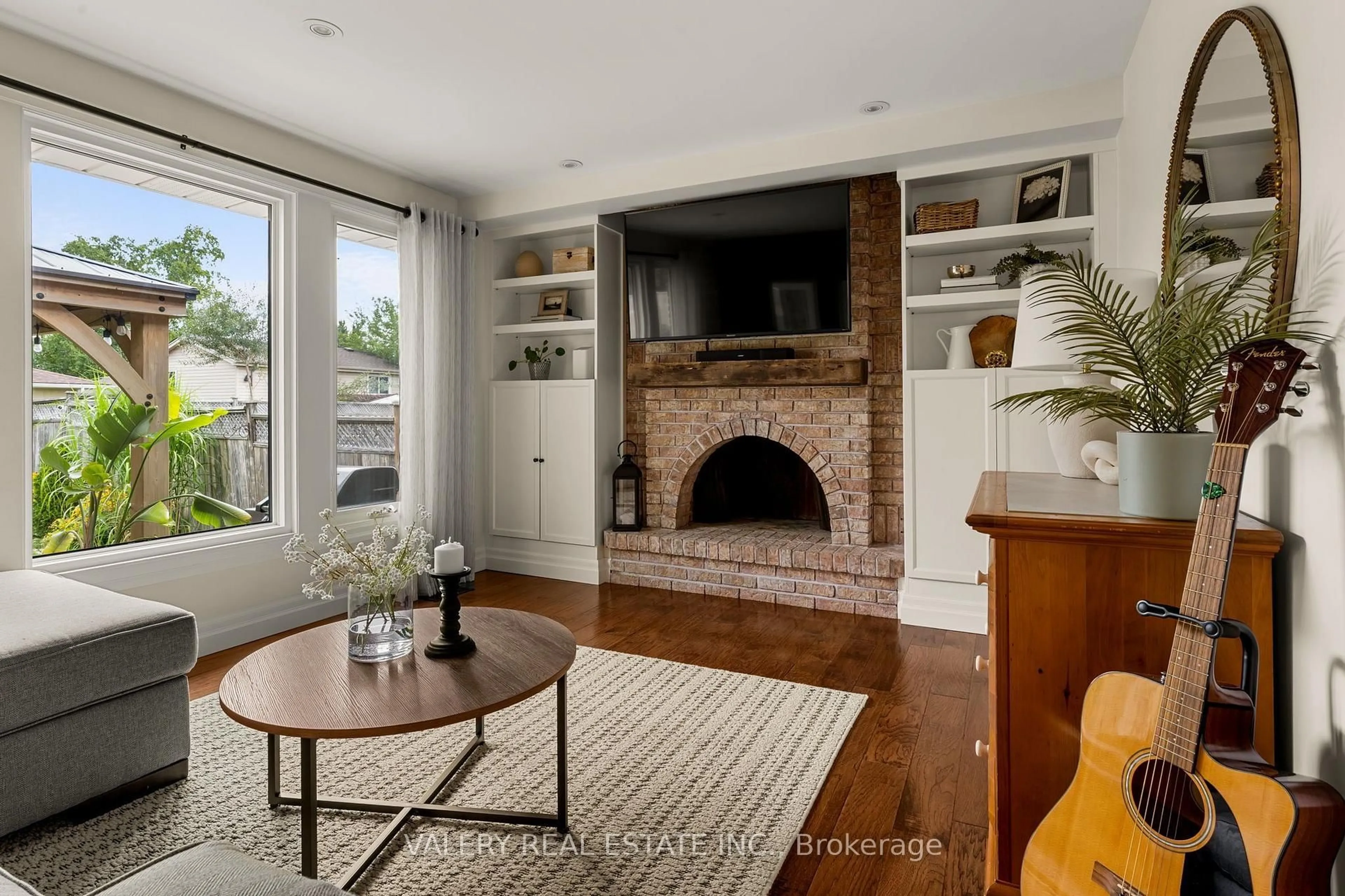 Living room with furniture, unknown for 46 Blackwell Dr, Kitchener Ontario N2N 1P8