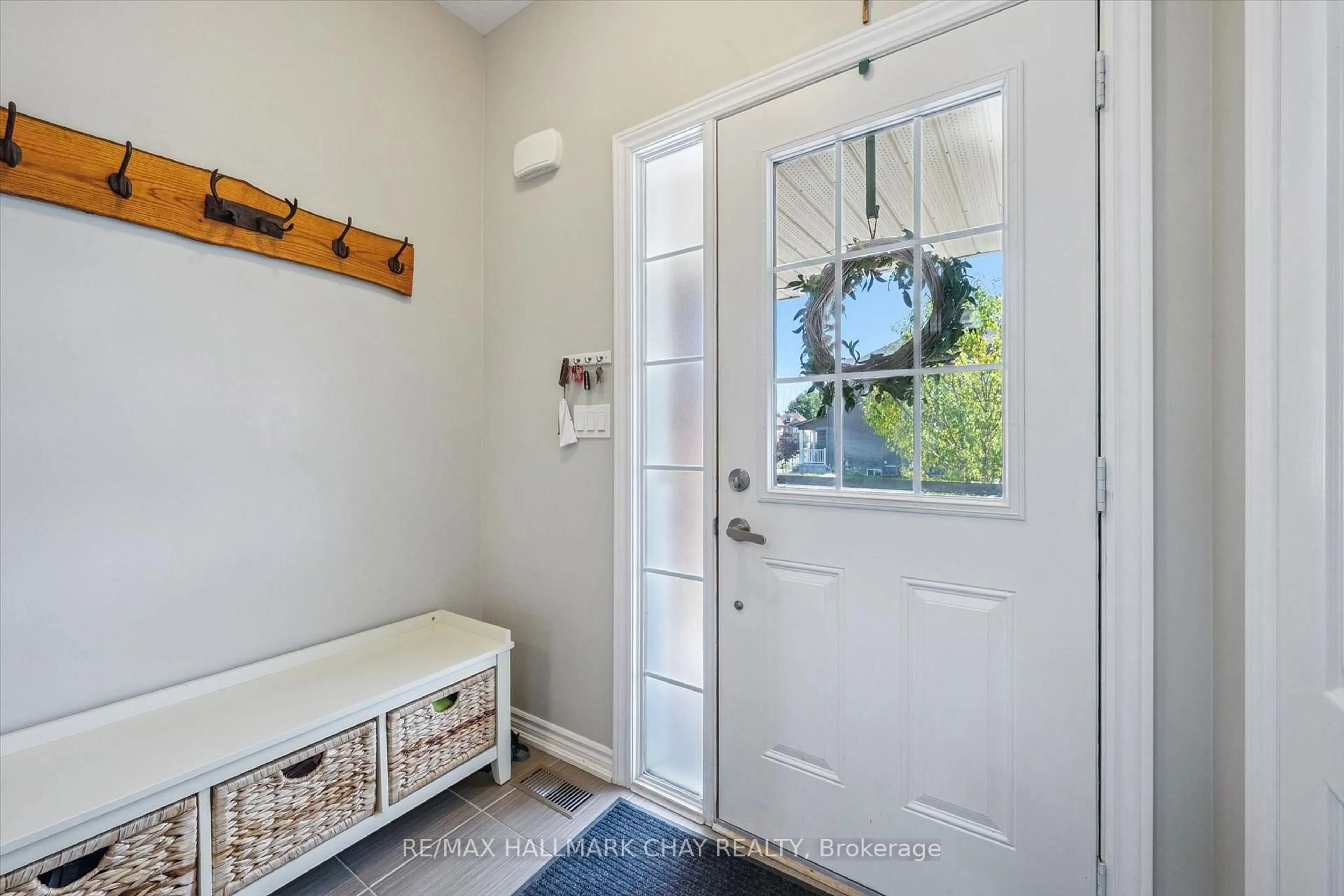 Indoor entryway for 109 Courtney St, Centre Wellington Ontario N1M 0E3